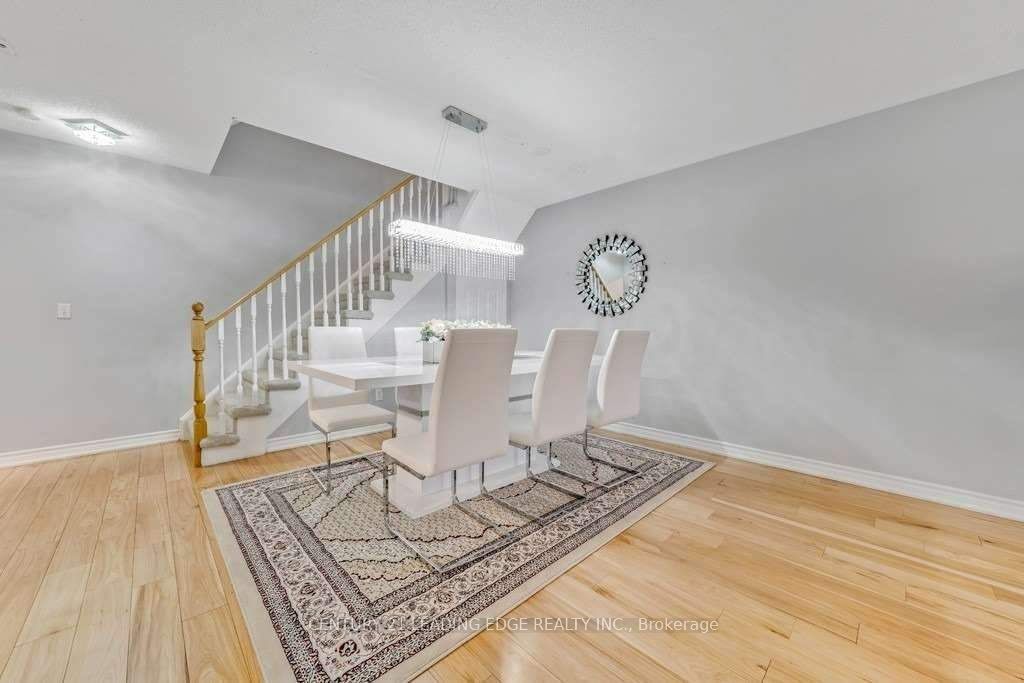 25 Mondeo Drive, Toronto, ON M1P 5B6 photo 5