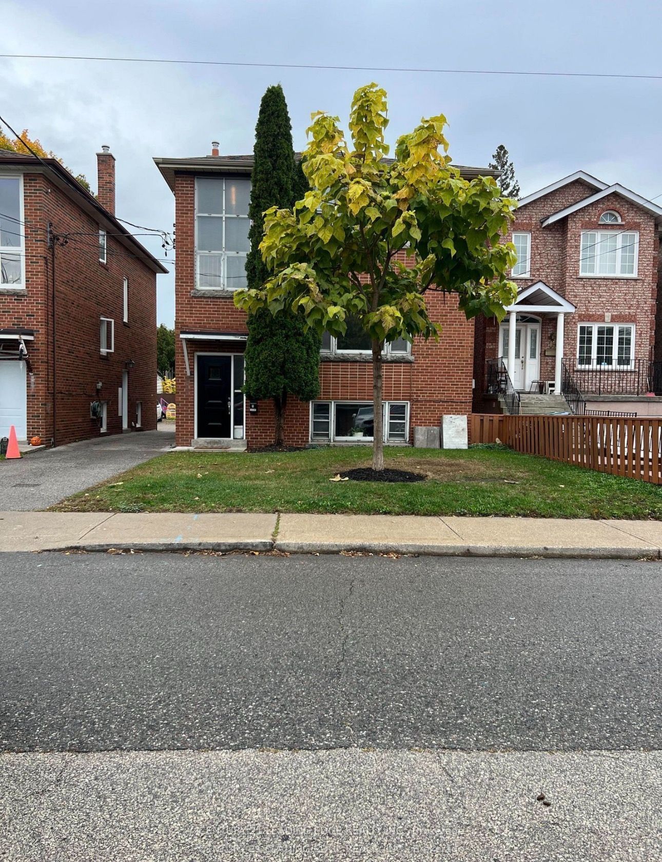 15 Virginia Avenue Lower, Toronto, ON M4C 2S6 photo 2