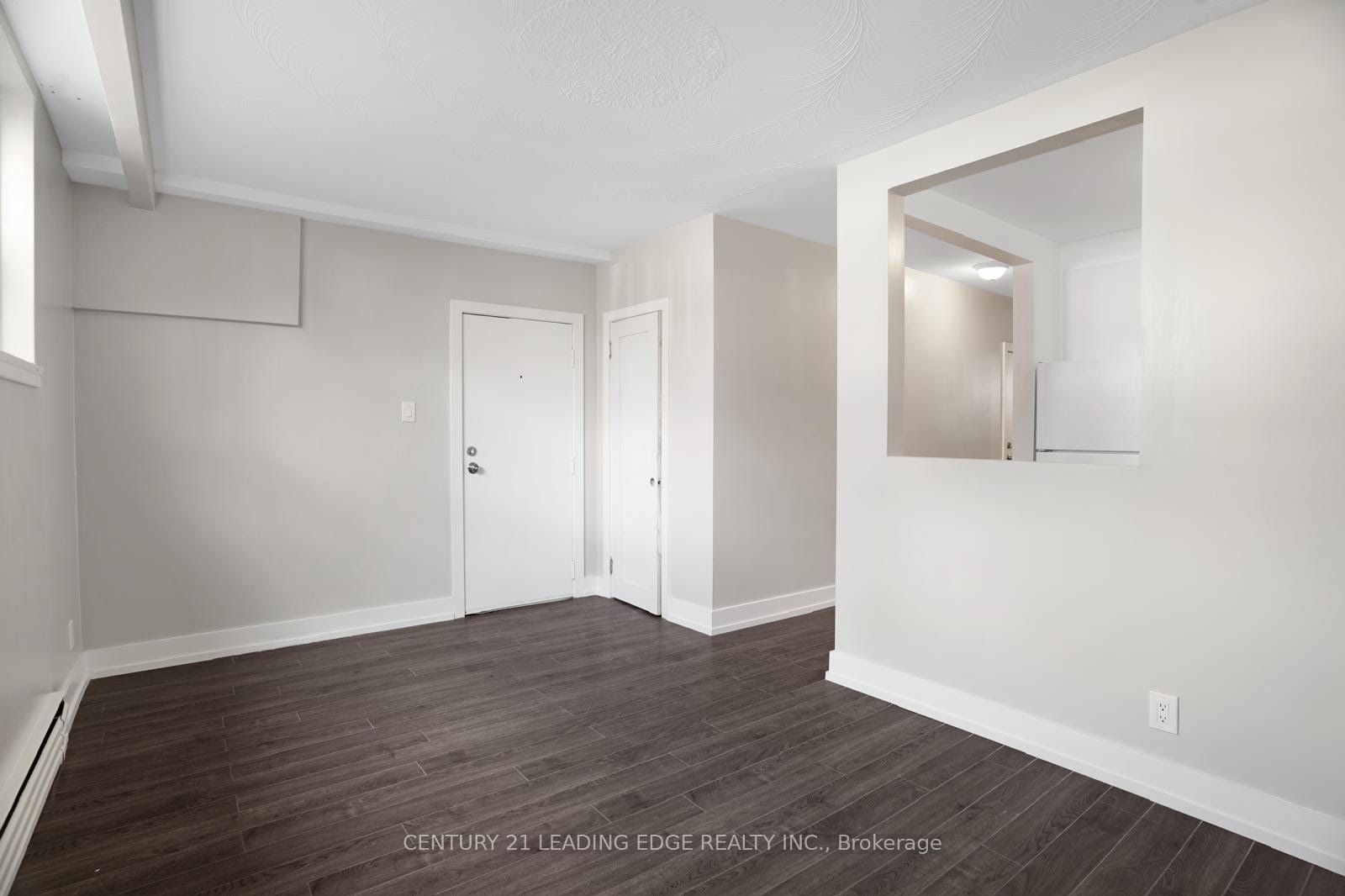 15 Virginia Avenue Lower, Toronto, ON M4C 2S6 photo 3