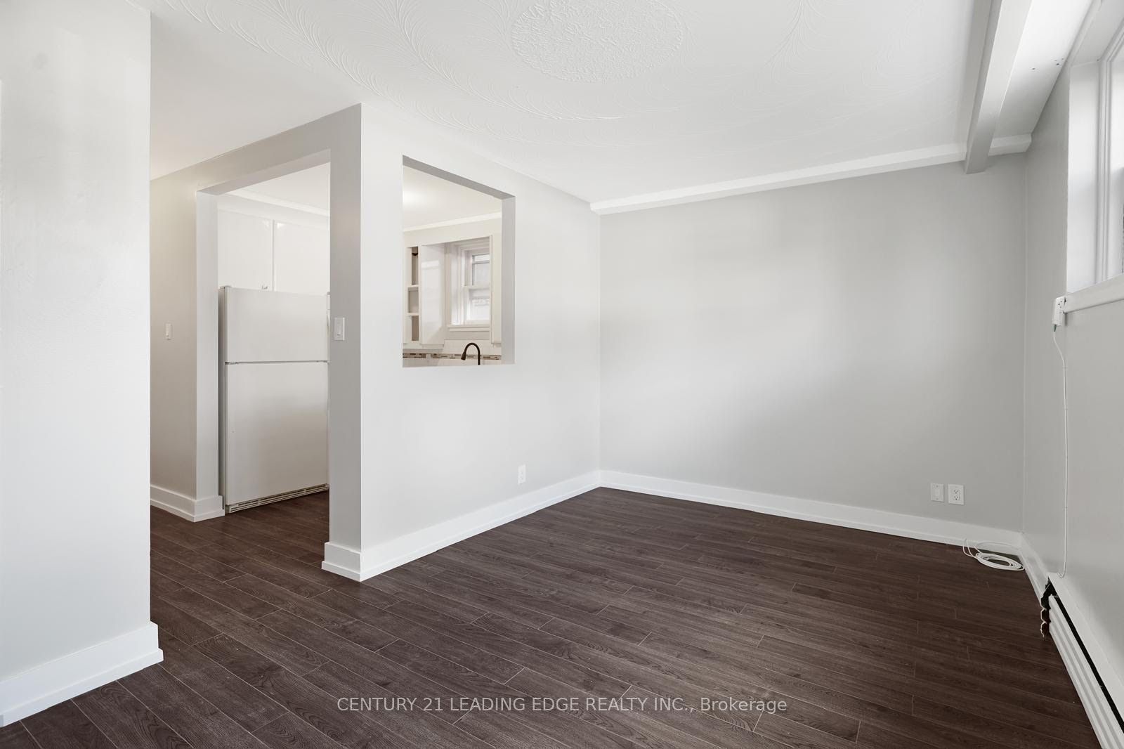 15 Virginia Avenue Lower, Toronto, ON M4C 2S6 photo 4