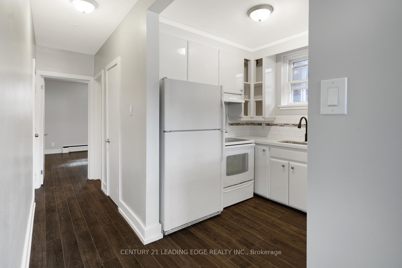 15 Virginia Avenue Lower, Toronto, ON M4C 2S6 photo 5