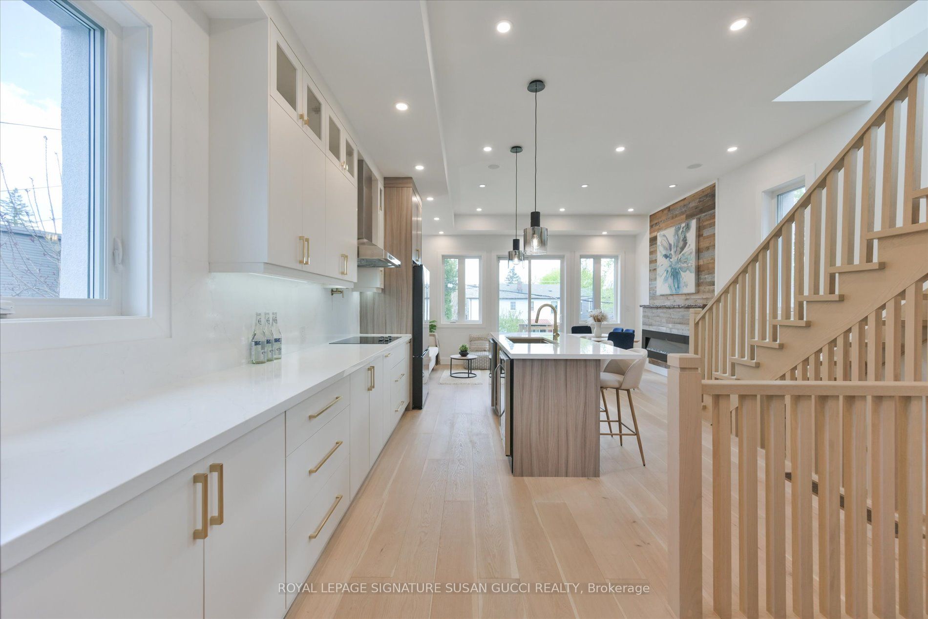 223 Queensdale Avenue, Toronto, ON M4C 2B1 photo 2