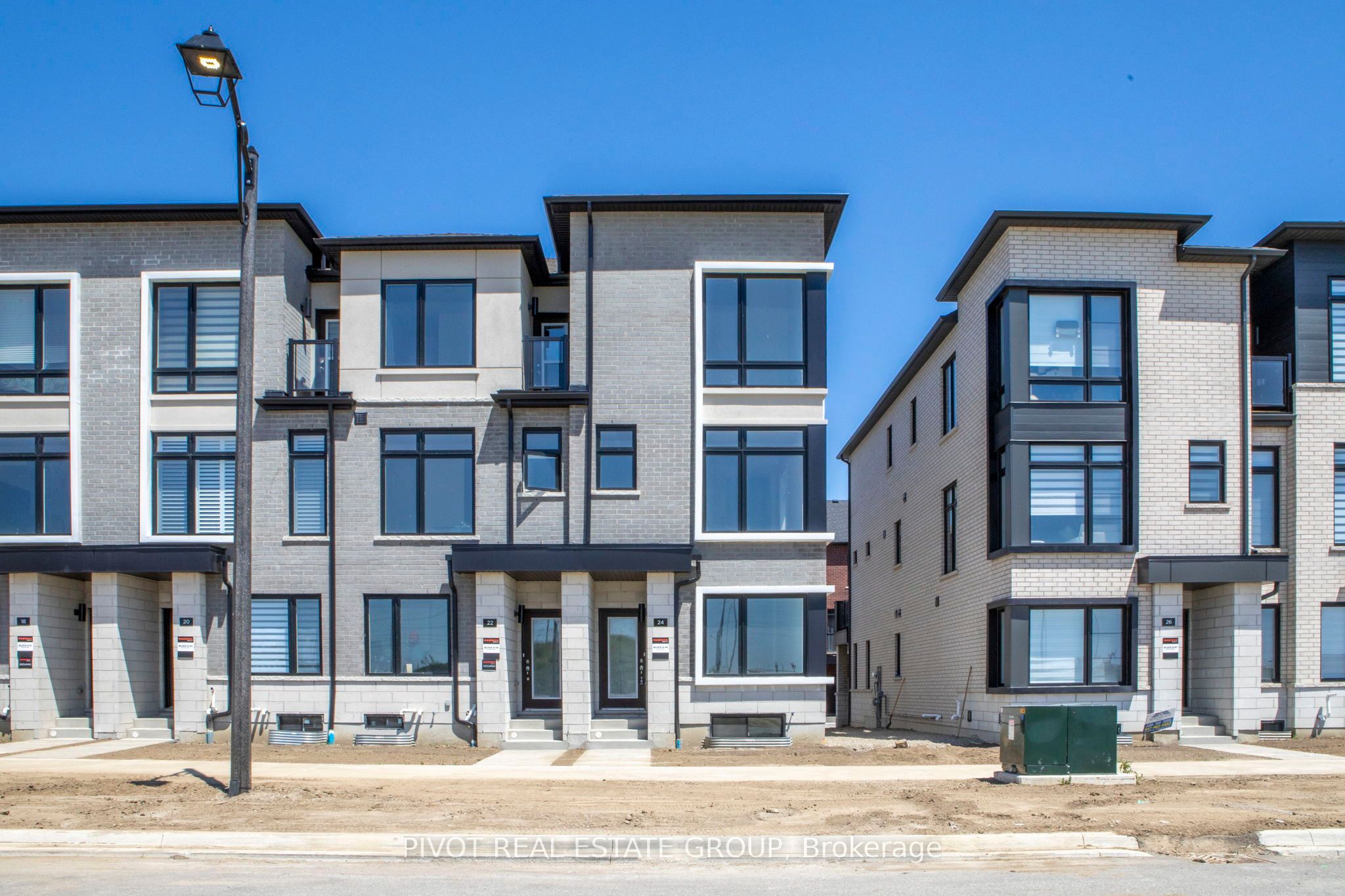 24 Pluto Way, Whitby, ON L1M 0M7 photo 2
