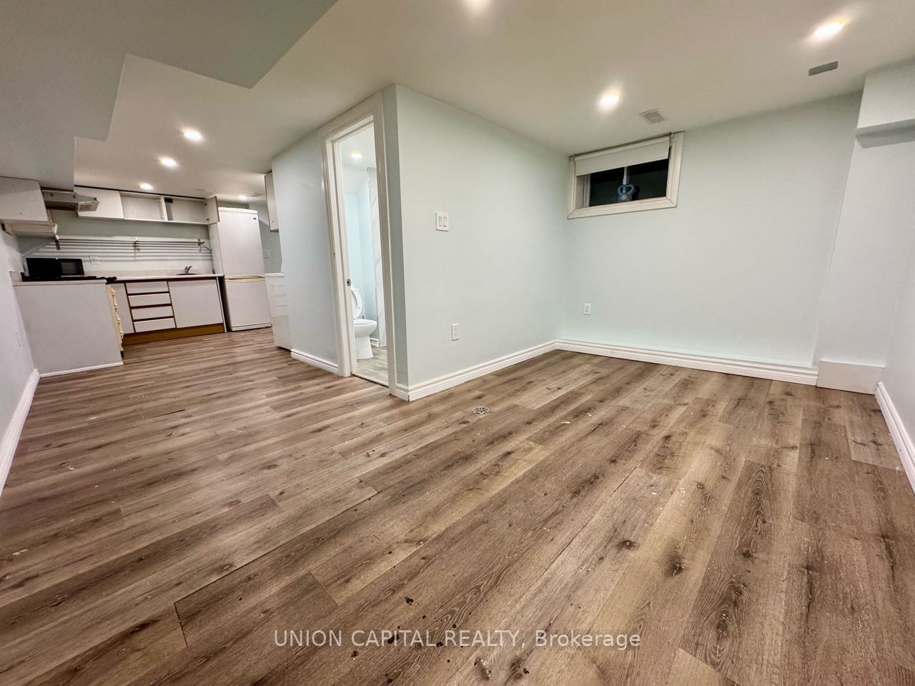 96 Hiawatha Road LOWER, Toronto, ON M4L 2X8