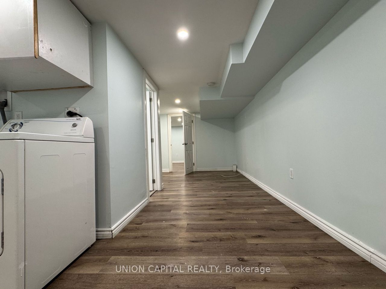 96 Hiawatha Road LOWER, Toronto, ON M4L 2X8 photo 3