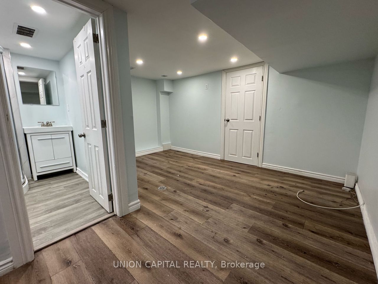 96 Hiawatha Road LOWER, Toronto, ON M4L 2X8 photo 5