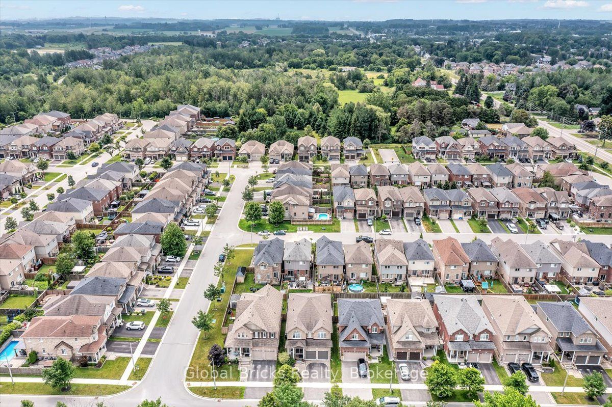 47 Holyrod Drive, Clarington, ON L1E 0G4 photo 5