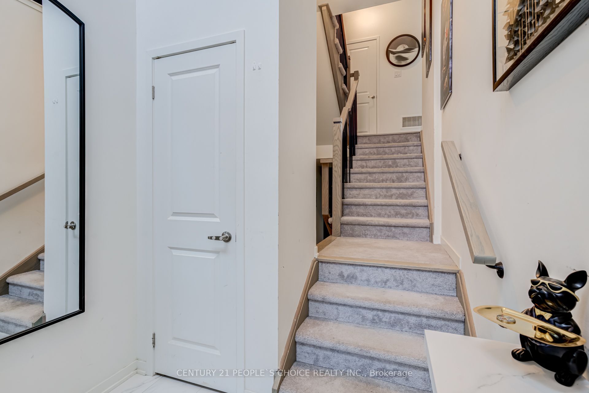 725 Heathrow Path, Oshawa, ON L1Y 0Y7 photo 4