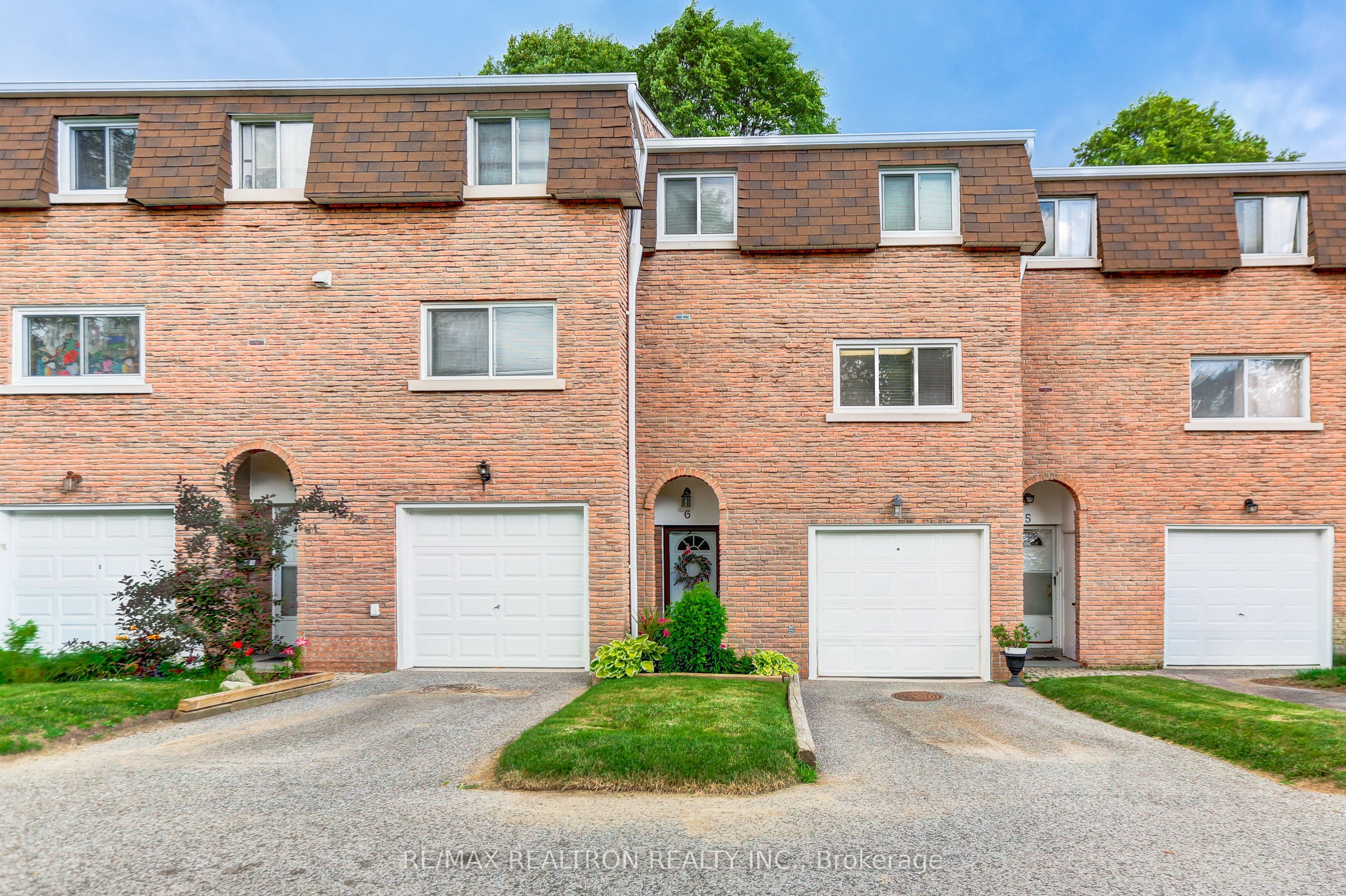 121 Centennial Road 6, Toronto, ON M1C 1Z7
