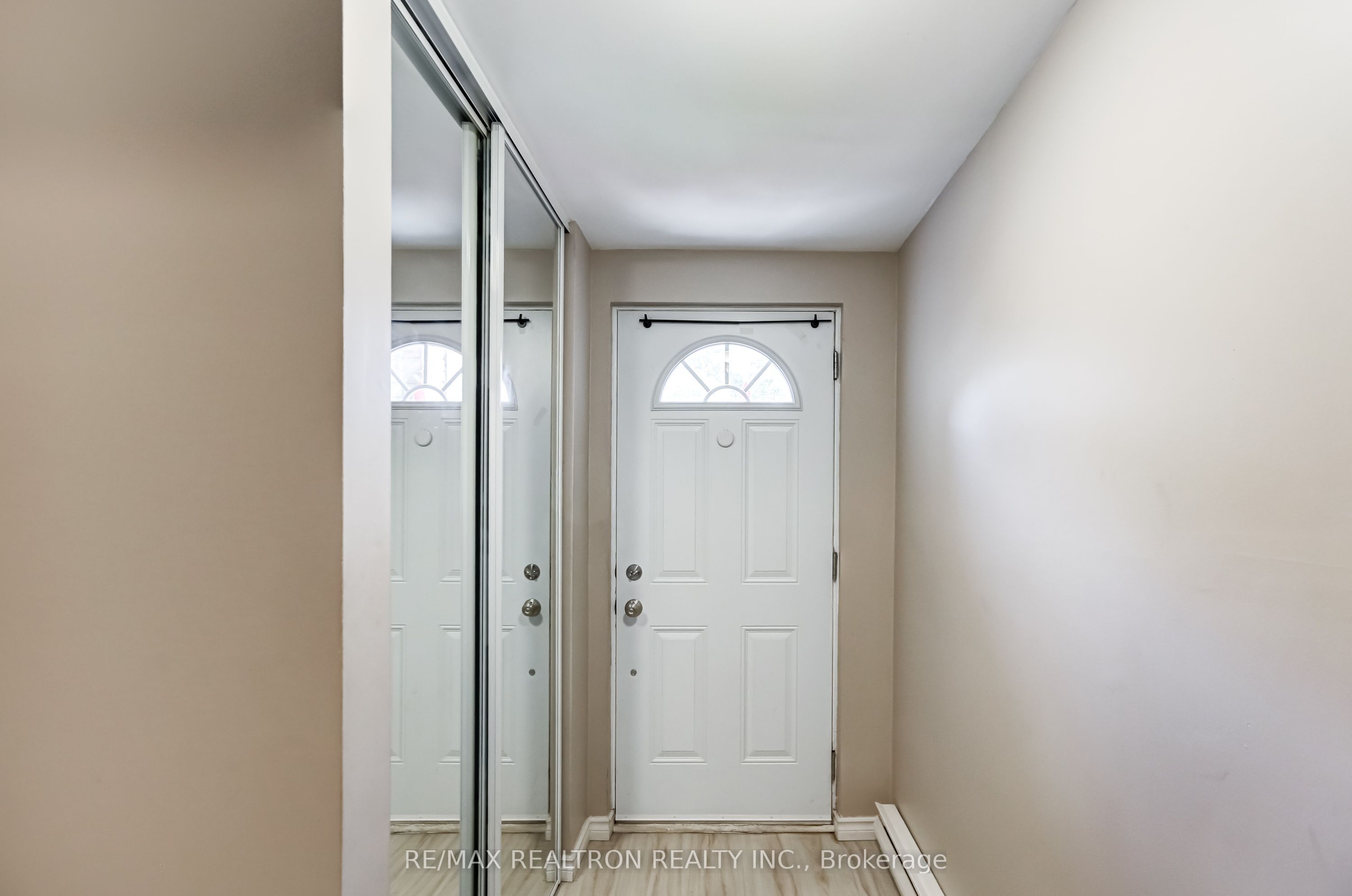 121 Centennial Road 6, Toronto, ON M1C 1Z7 photo 3