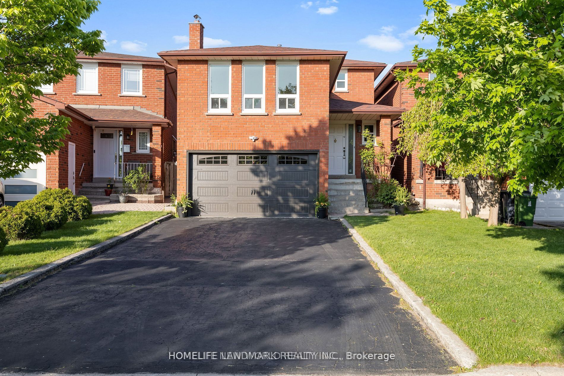 25 Lansbury Drive, Toronto, ON M1V 3J2