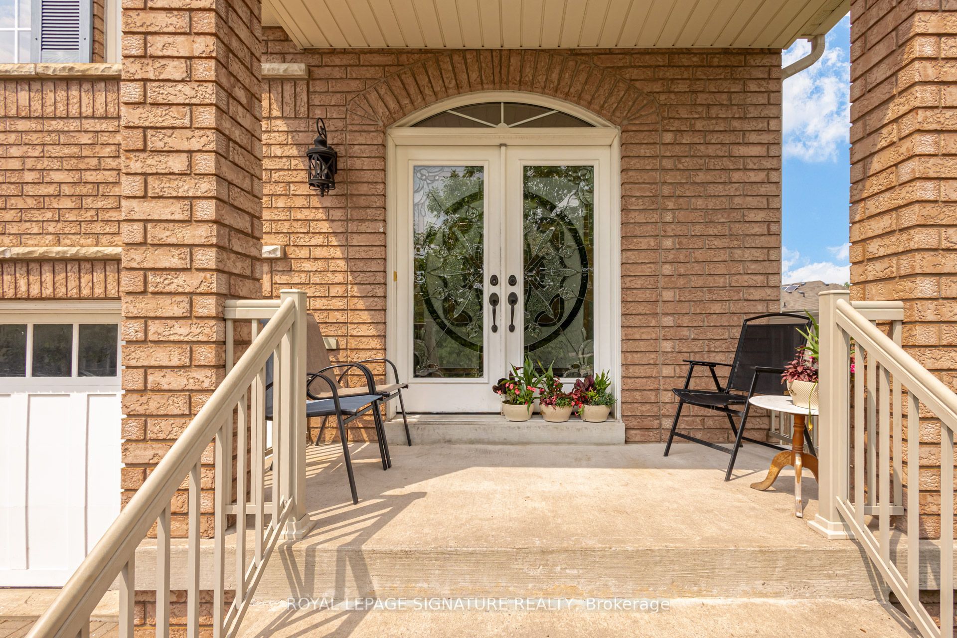 1156 Cotswold Court Main, Oshawa, ON L1K 0A4 photo 3