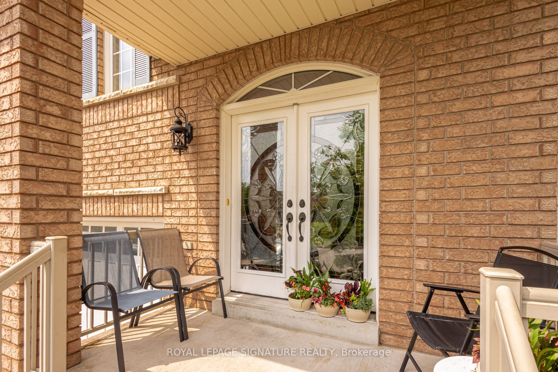 1156 Cotswold Court Main, Oshawa, ON L1K 0A4 photo 4