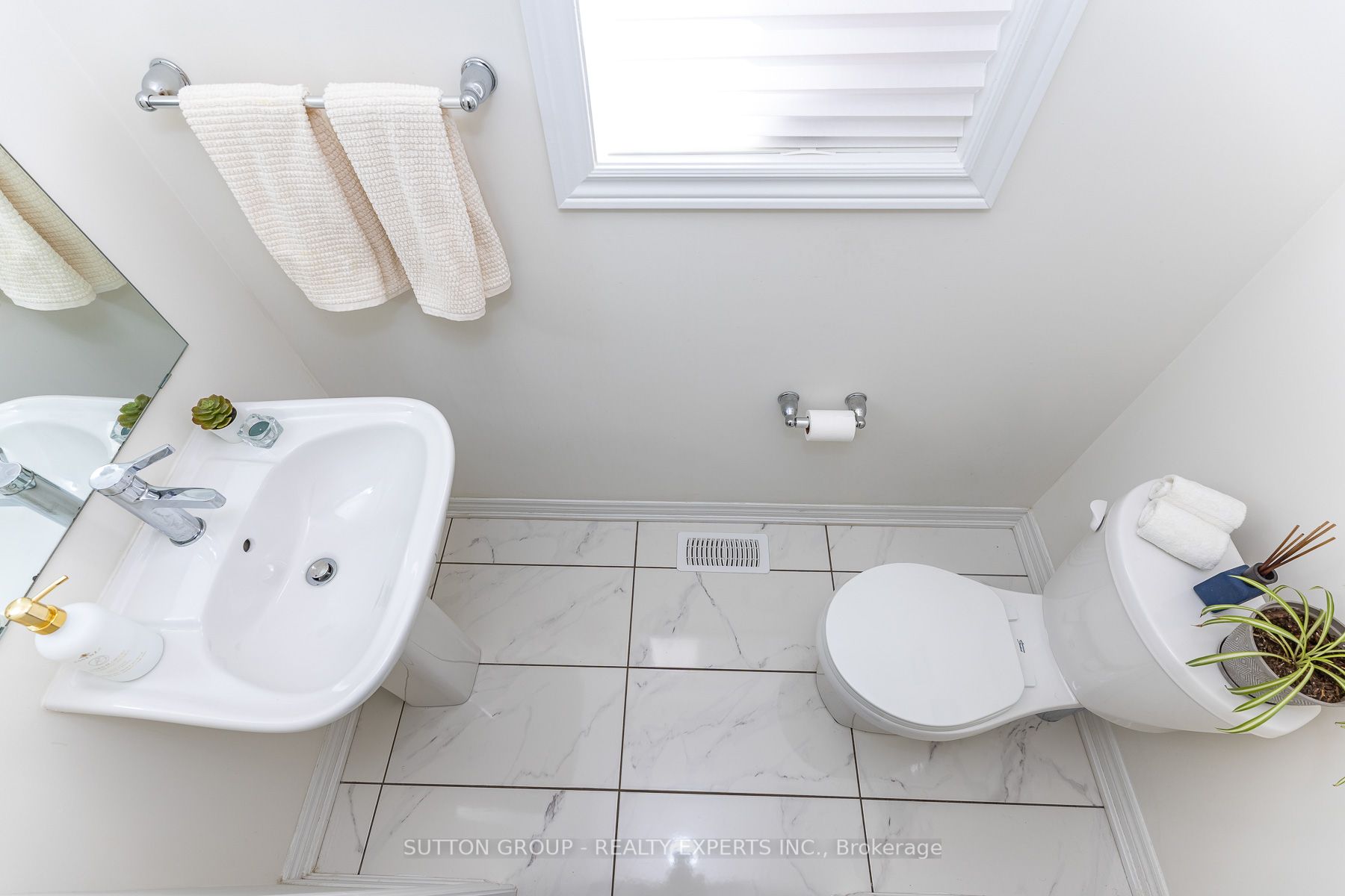 130 Ice Palace Crescent, Oshawa, ON L1H 7K4 photo 4
