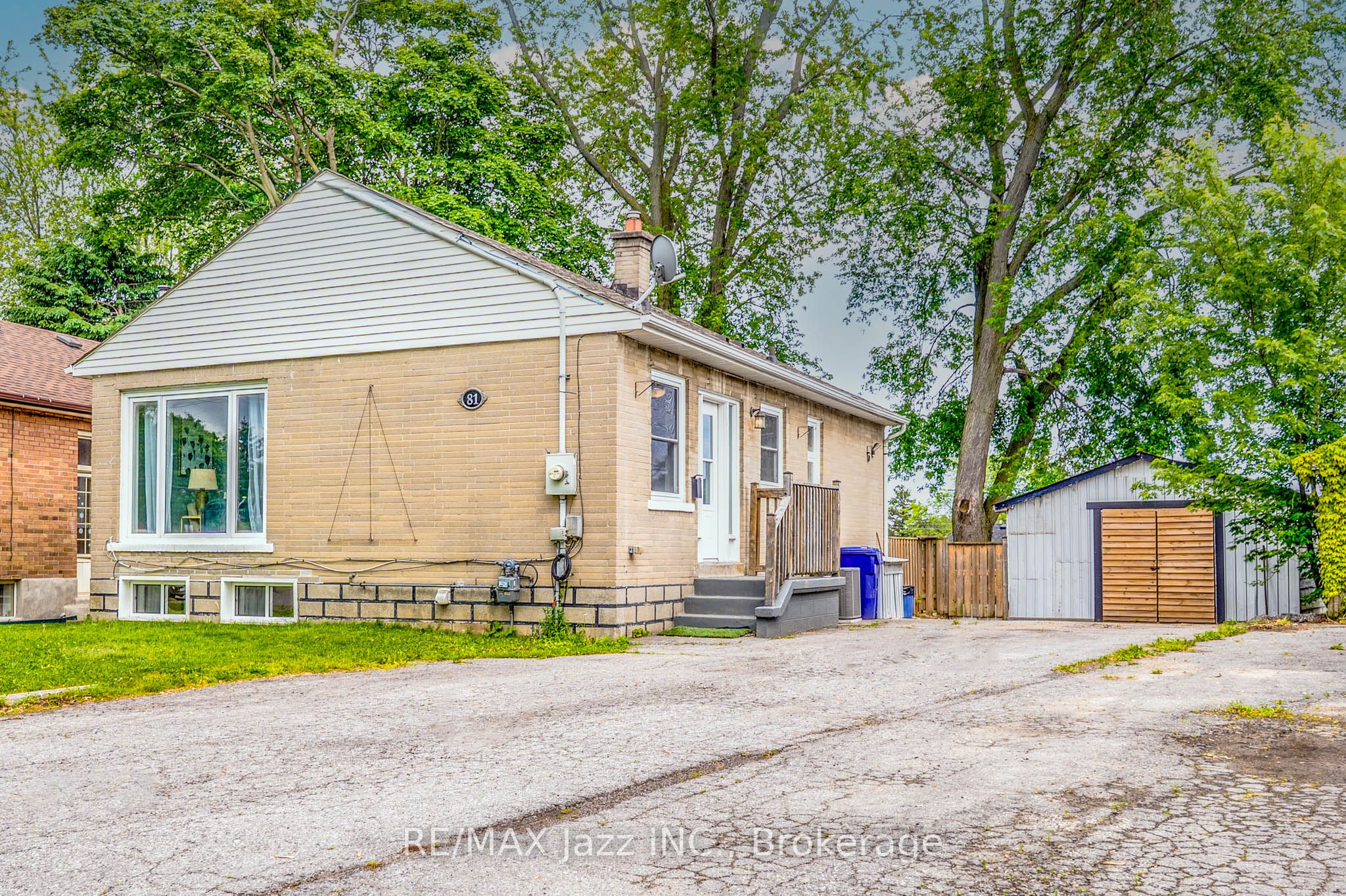81 Wellington Avenue W, Oshawa, ON L1H 3X8 photo 3