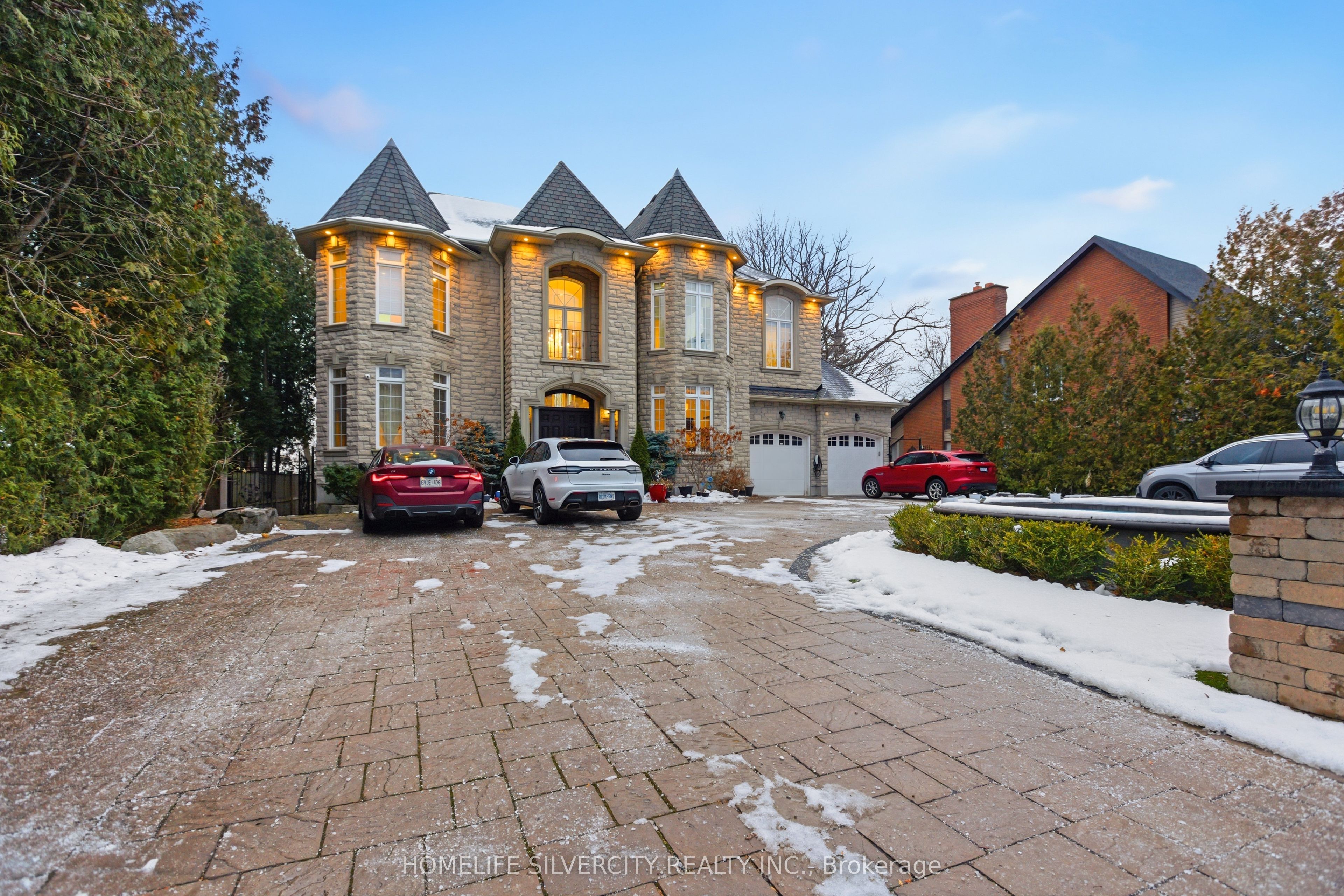 492 Rougemount Drive, Pickering, ON L1W 2B9