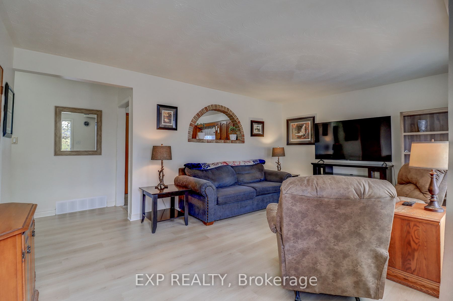 297 Linden Street, Oshawa, ON L1H 6R3 photo 2