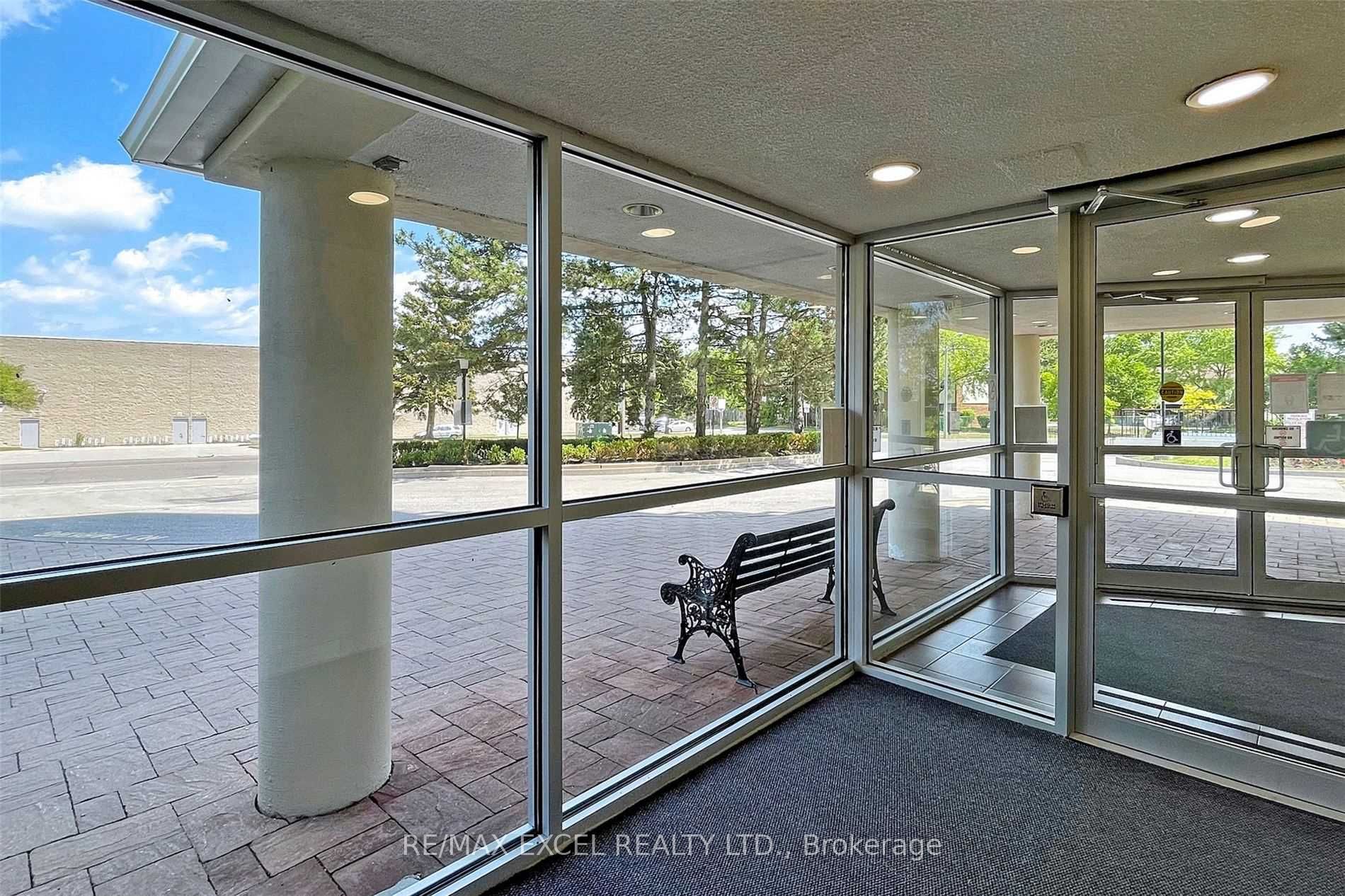 2500 Bridletowne Circle 907, Toronto, ON M1W 2V1 photo 4