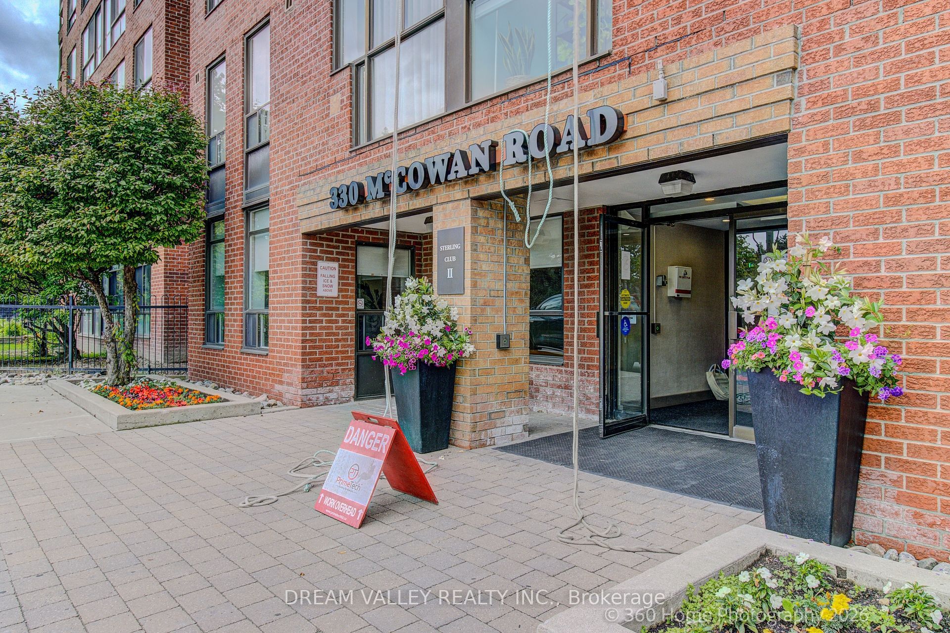 330 Mccowan Road 811, Toronto, ON M1J 3N3 photo 2