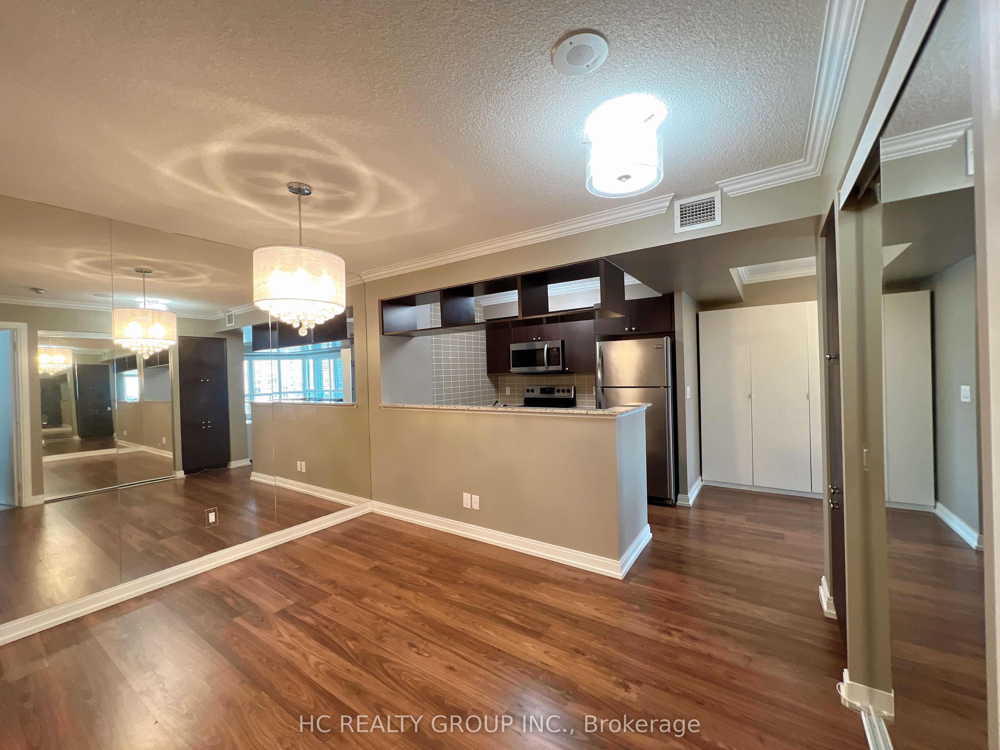 151 Village Green Square 1107, Toronto, ON M1S 0K5 photo 4