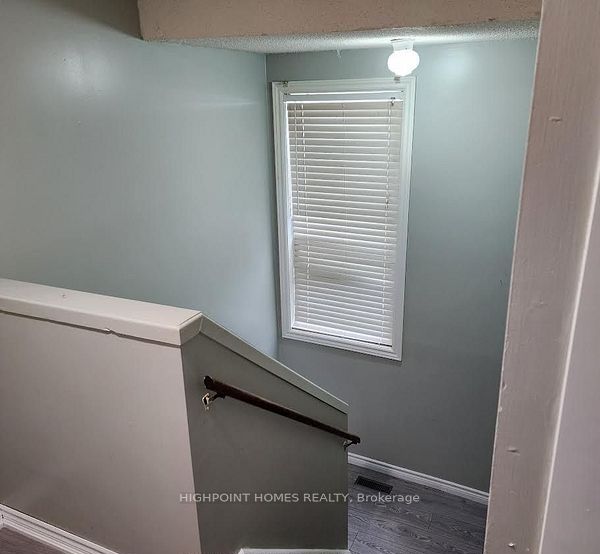 18 Valley Stream Drive, Toronto, ON M1V 2A5 photo 5