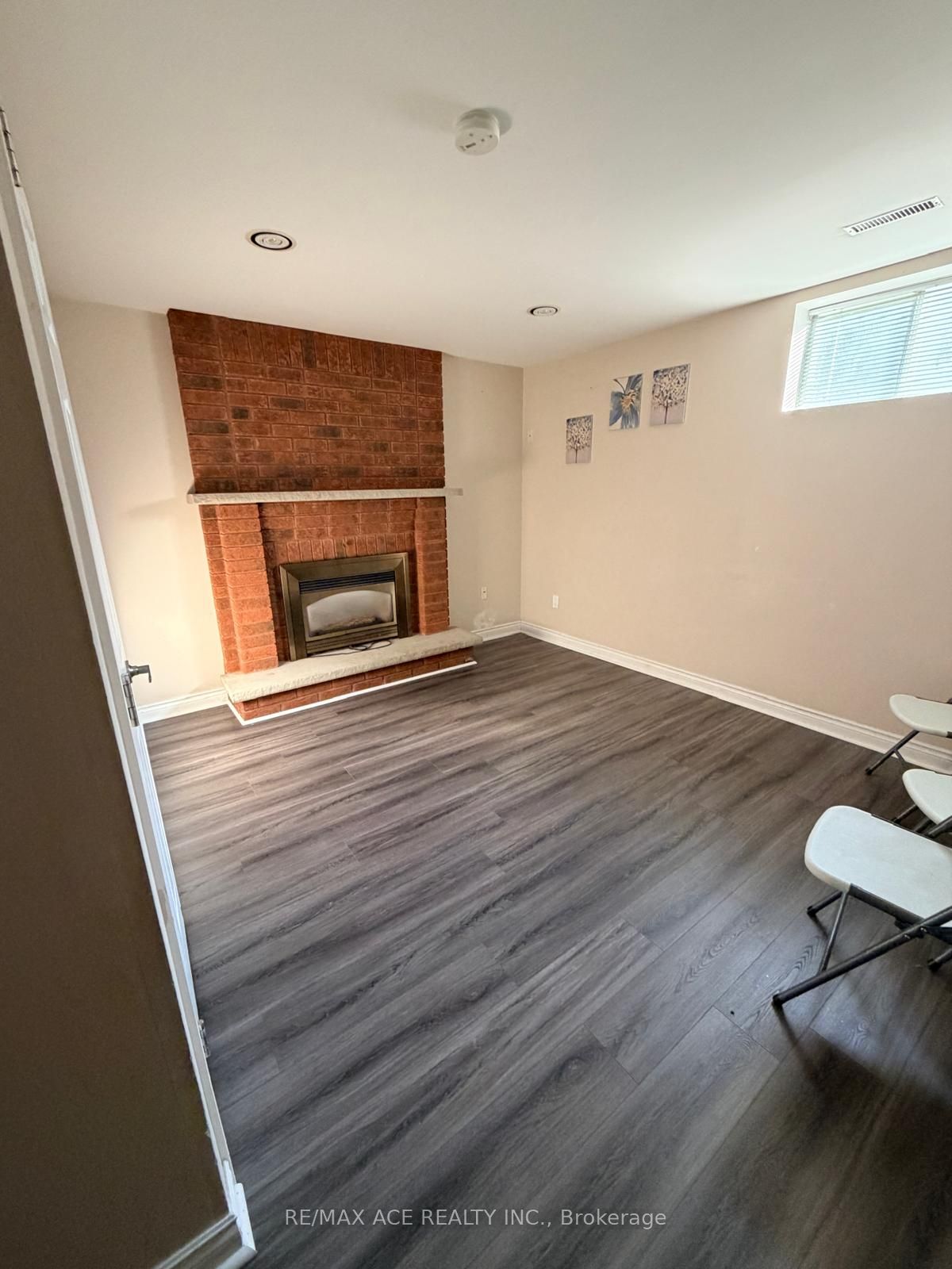 392 East Avenue Bsmt, Toronto, ON M1C 2W6 photo 3