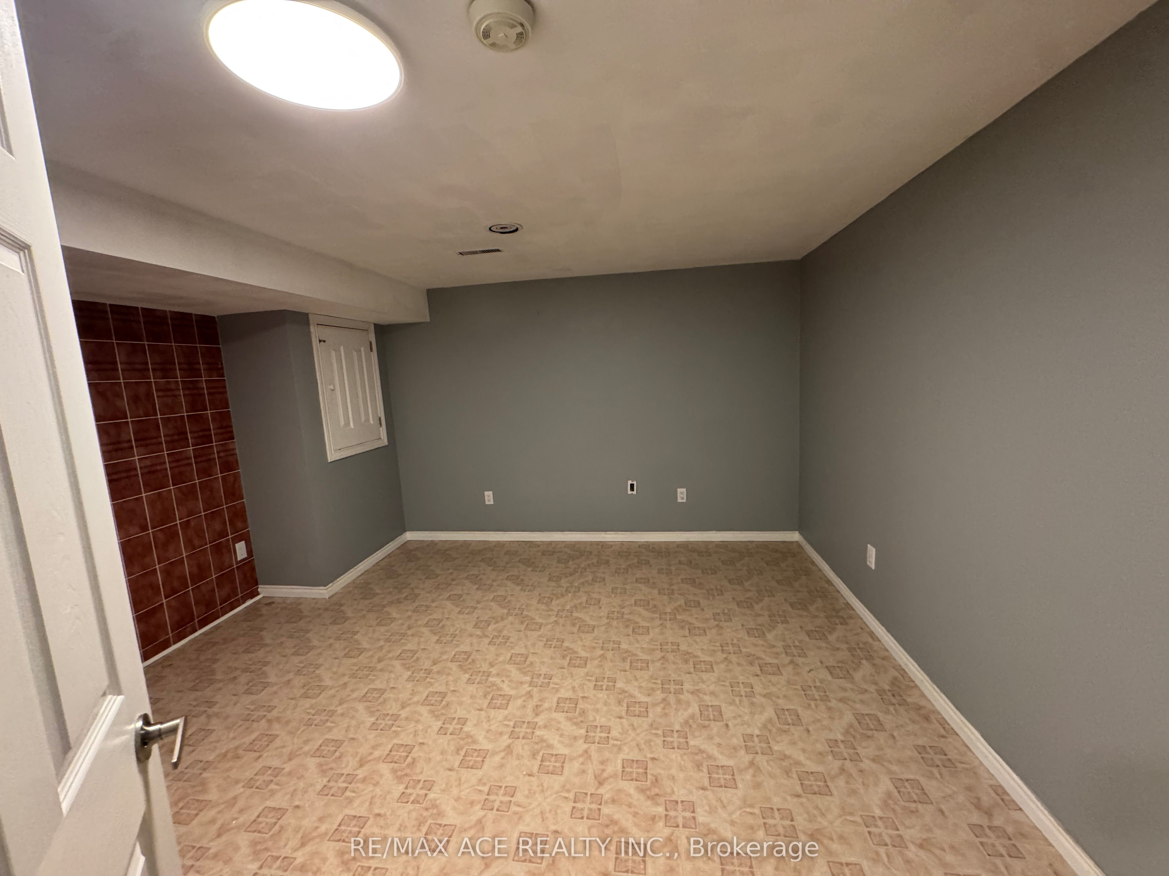 392 East Avenue Bsmt, Toronto, ON M1C 2W6 photo 4