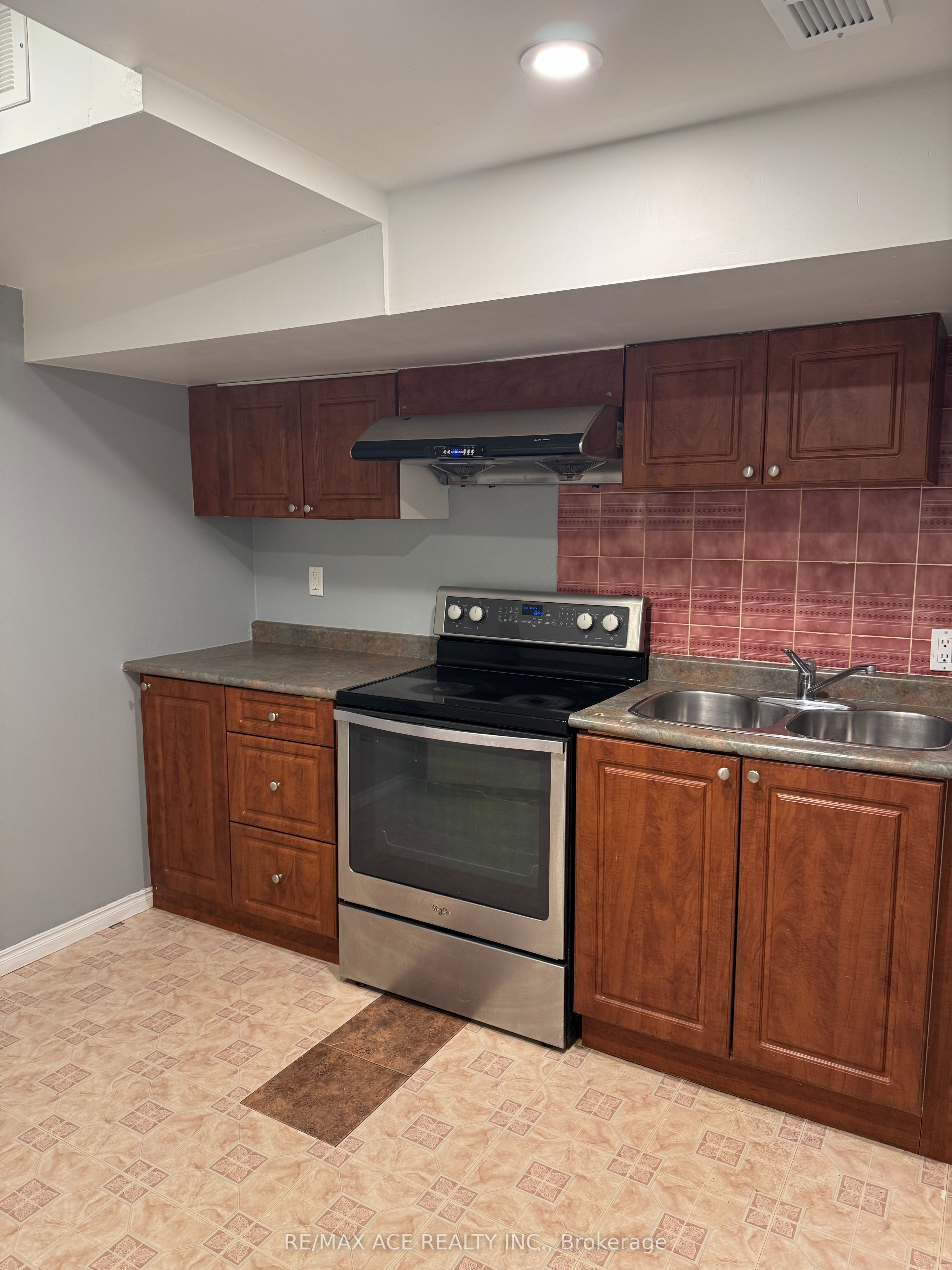 392 East Avenue Bsmt, Toronto, ON M1C 2W6 photo 5