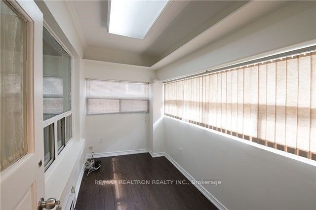 118 Chatham Avenue, Toronto, ON M4J 1K7 photo 2