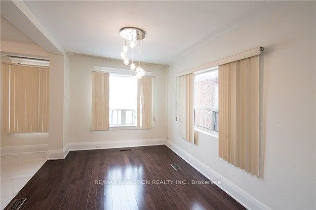 118 Chatham Avenue, Toronto, ON M4J 1K7 photo 3