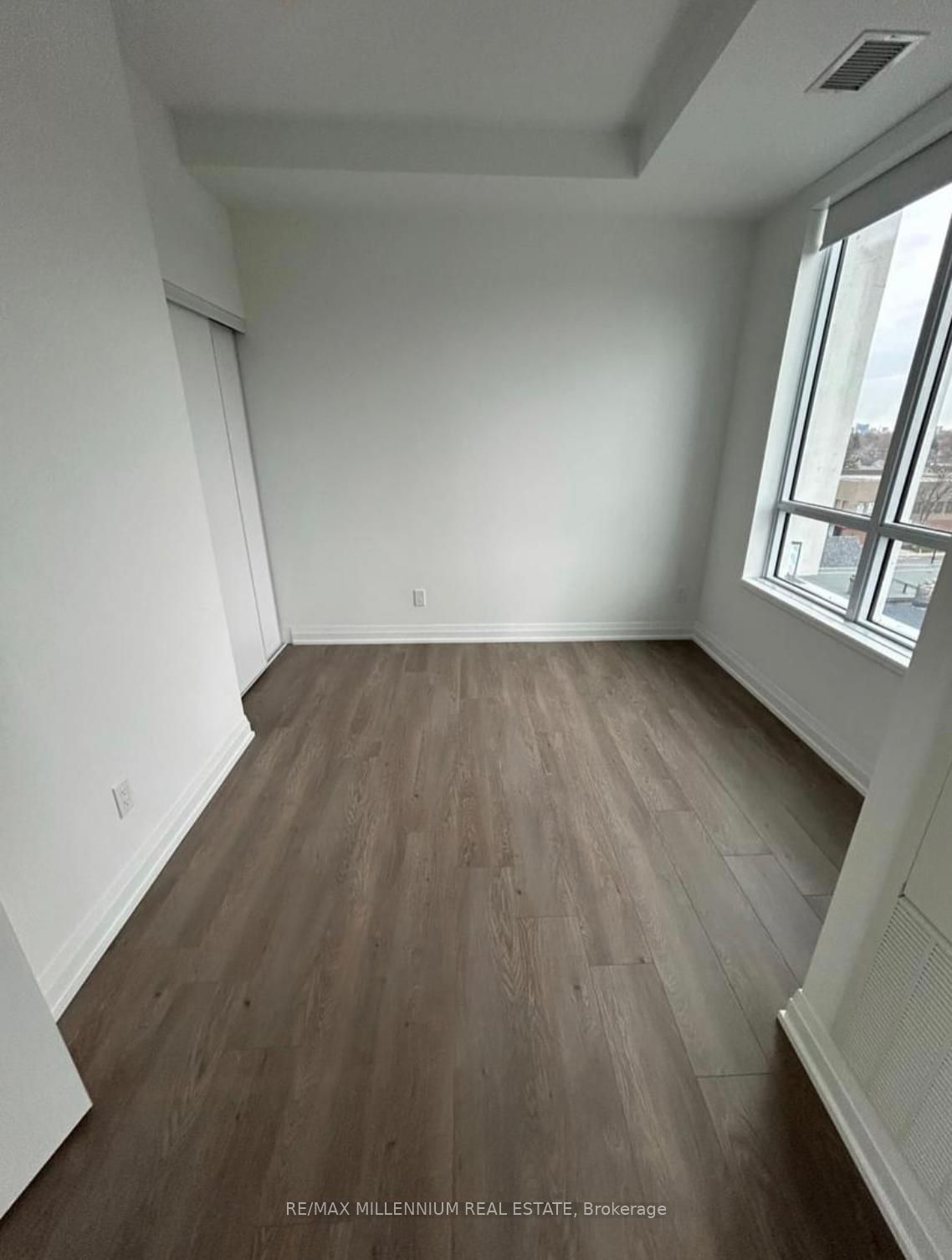 286 Main Street 1601, Toronto, ON M4C 0B3 photo 5