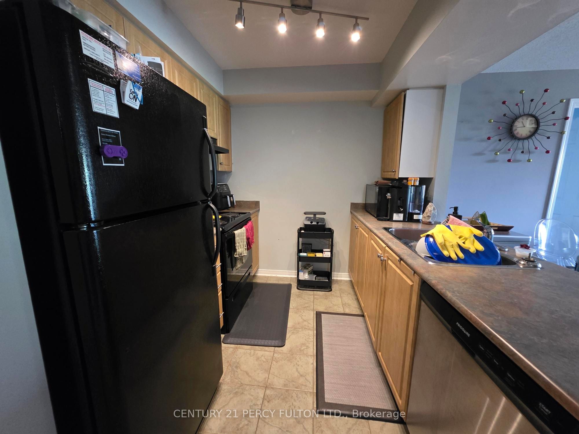 27 Petra Way 2, Whitby, ON L1R 0A5 photo 5