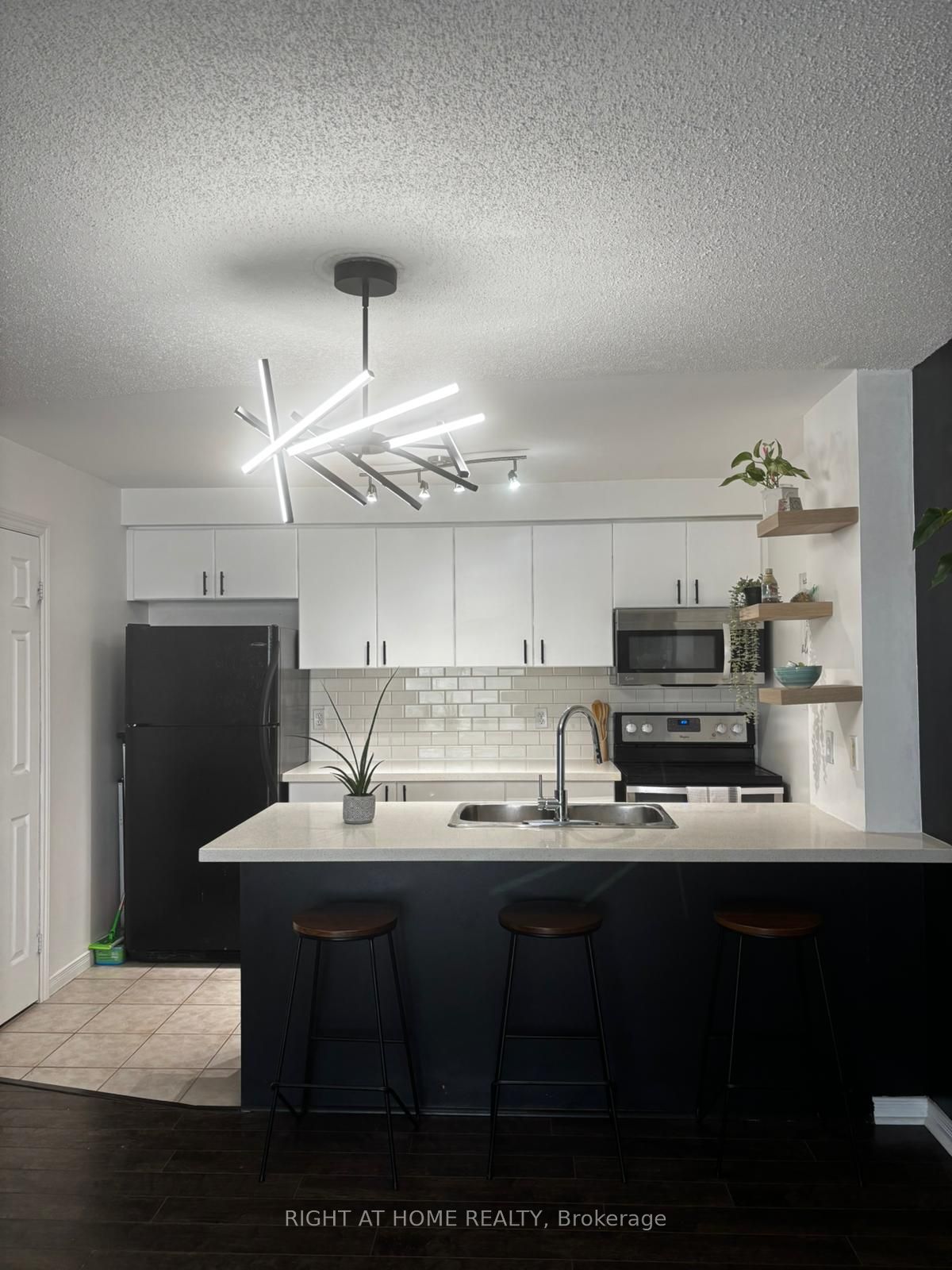 91 Aspen Springs Drive 302, Clarington, ON L1C 5J9