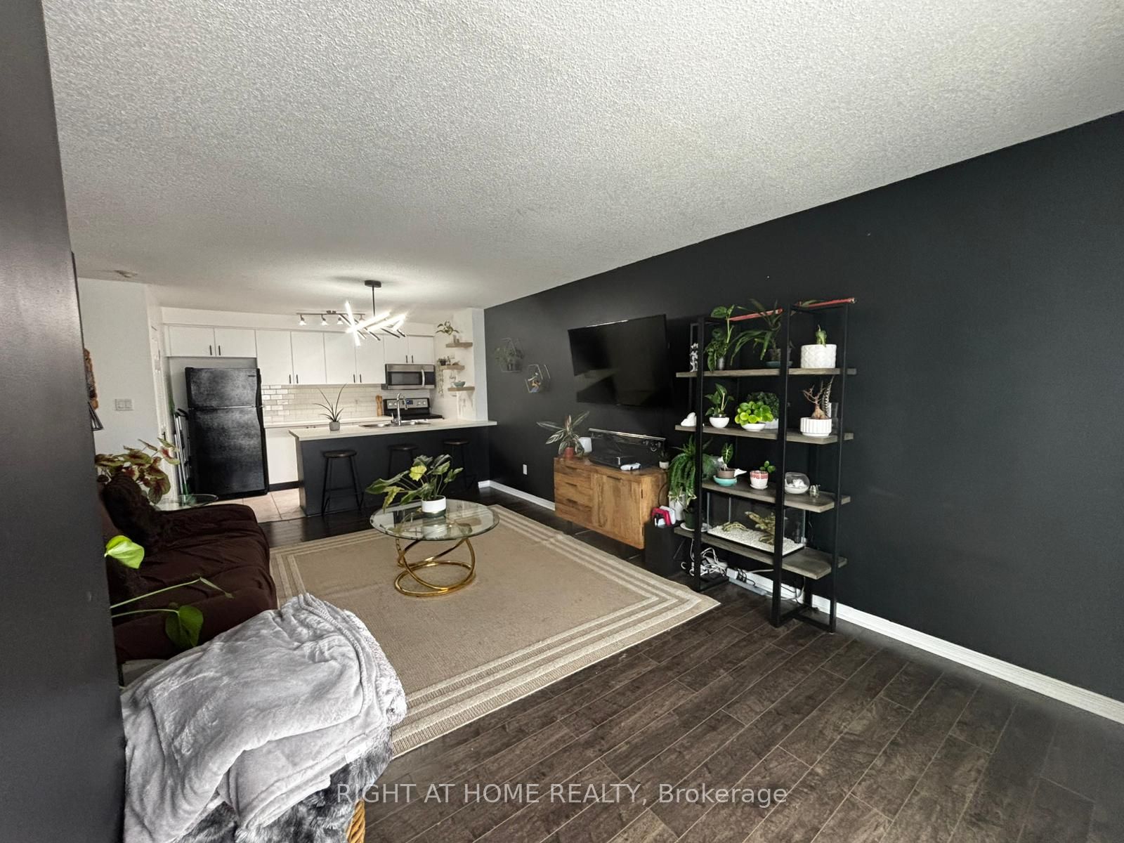 91 Aspen Springs Drive 302, Clarington, ON L1C 5J9 photo 3