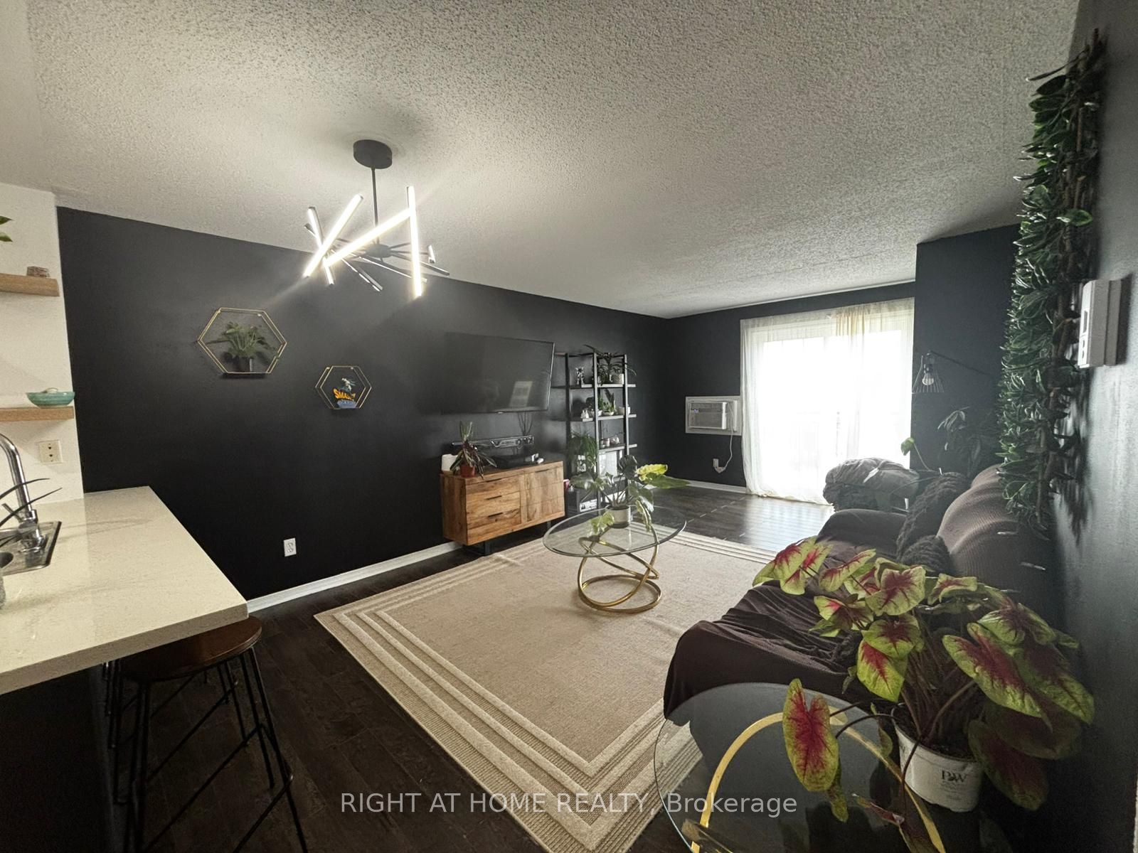 91 Aspen Springs Drive 302, Clarington, ON L1C 5J9 photo 4