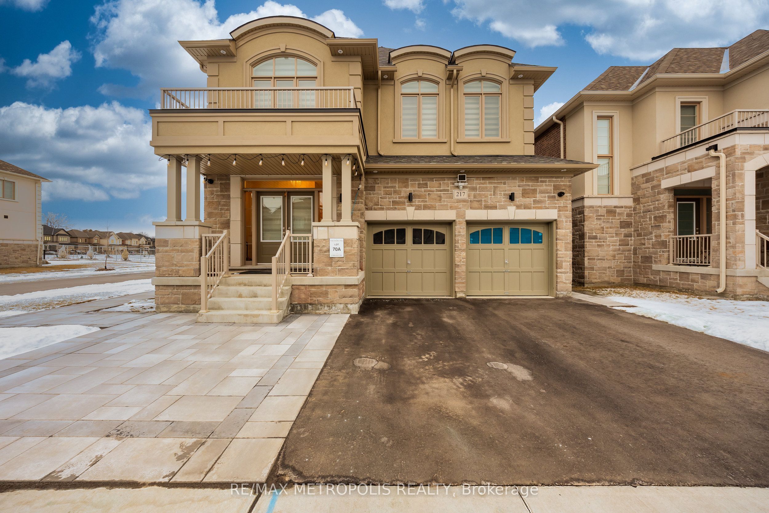 217 Ronald Guscott Street Main, Oshawa, ON L1K 3G3