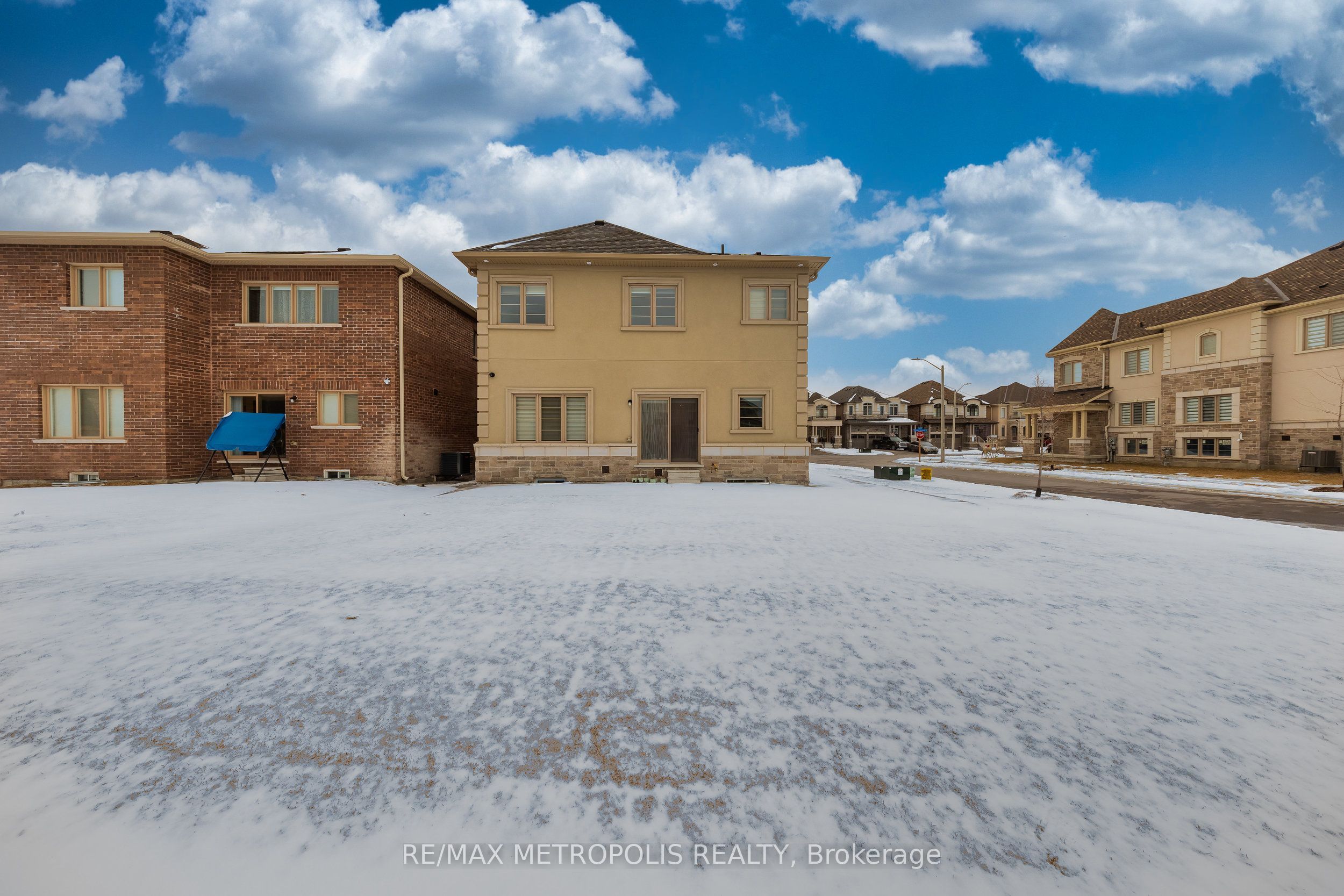 217 Ronald Guscott Street Main, Oshawa, ON L1K 3G3 photo 3