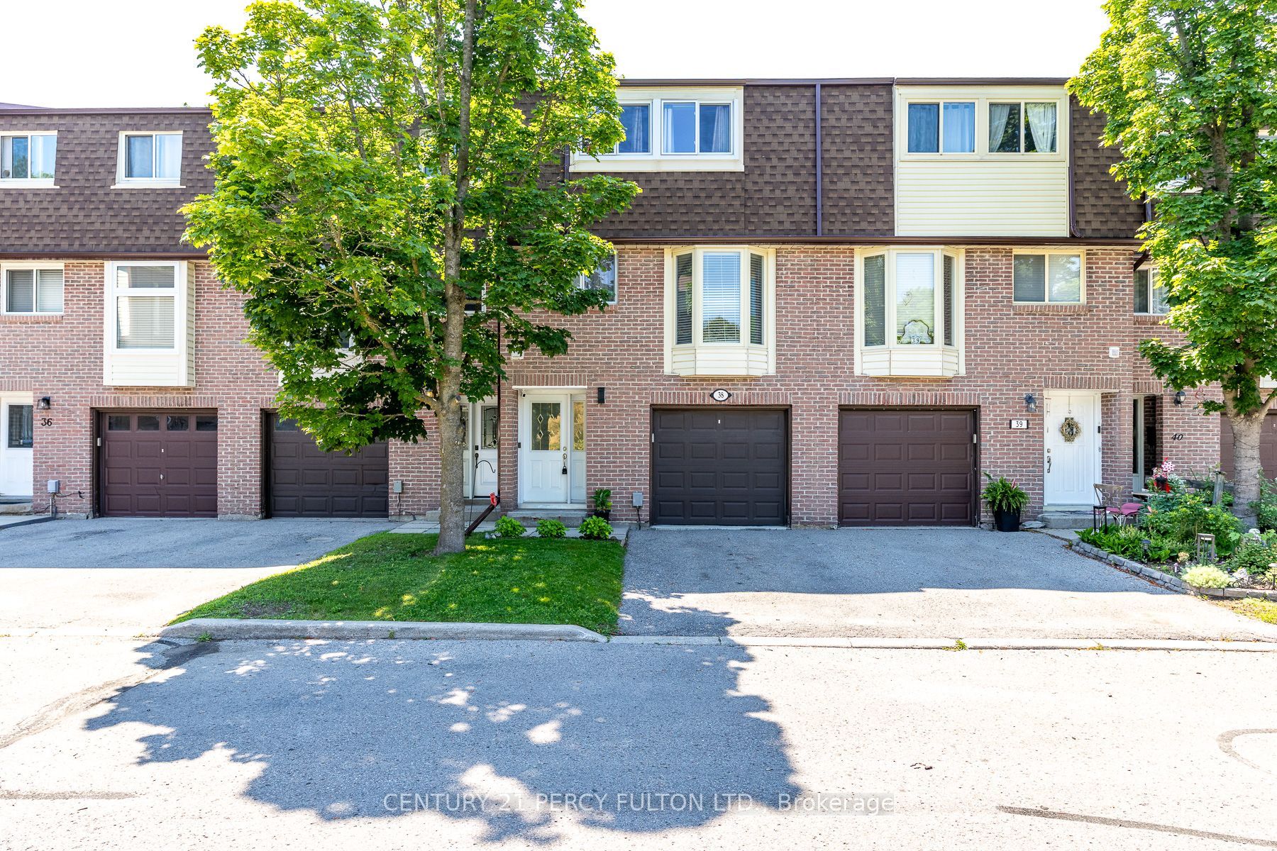 350 Camelot Court 38, Oshawa, ON L1G 6P7 photo 2