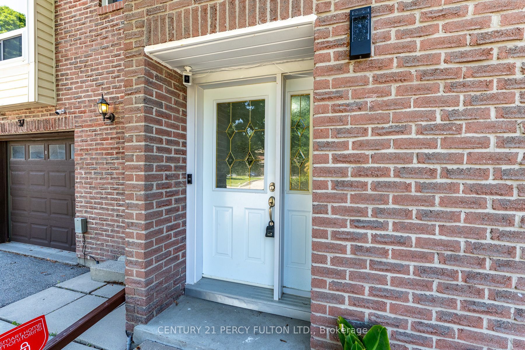 350 Camelot Court 38, Oshawa, ON L1G 6P7 photo 3