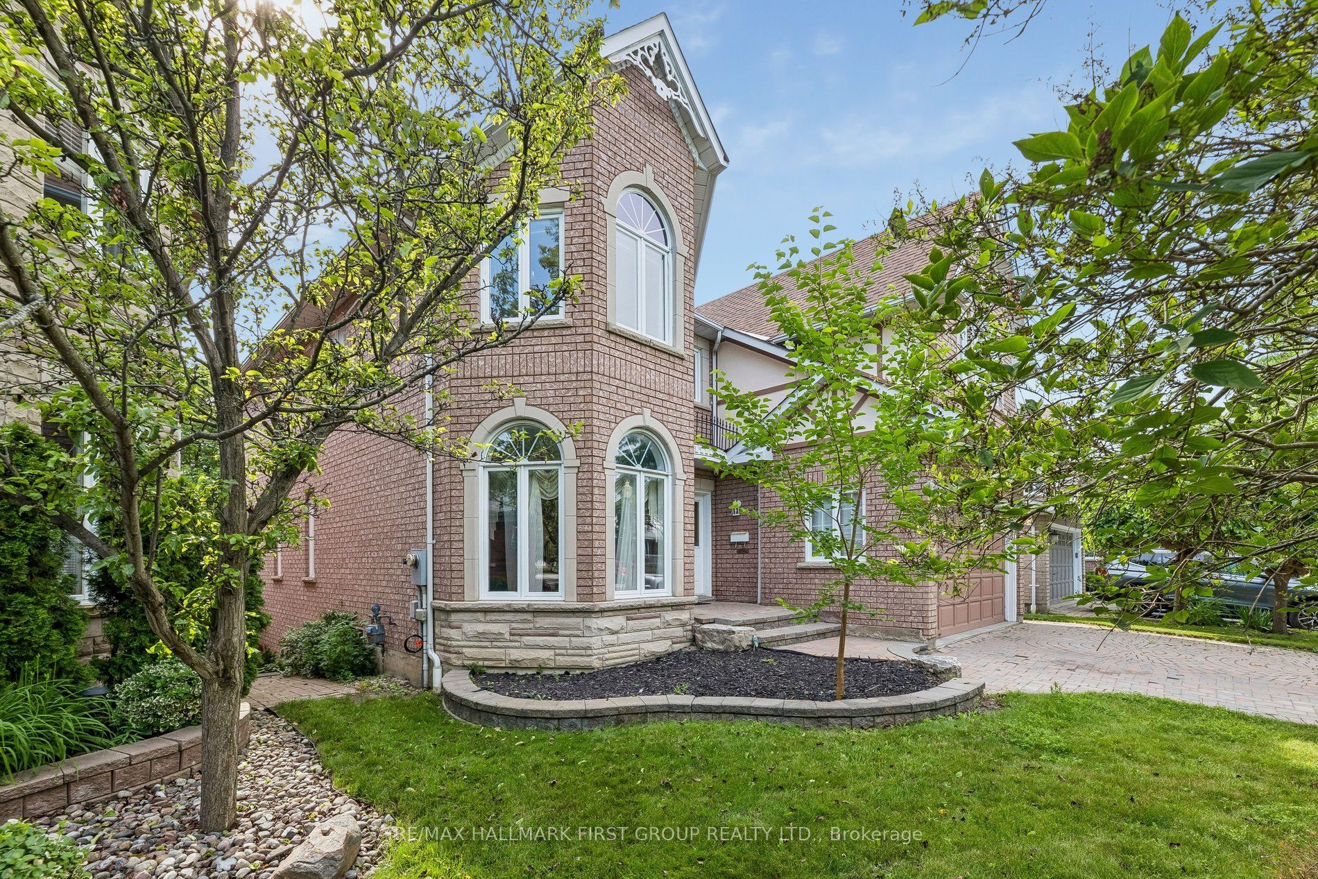 18 Kemp Drive, Ajax, ON L1T 4B1 photo 2