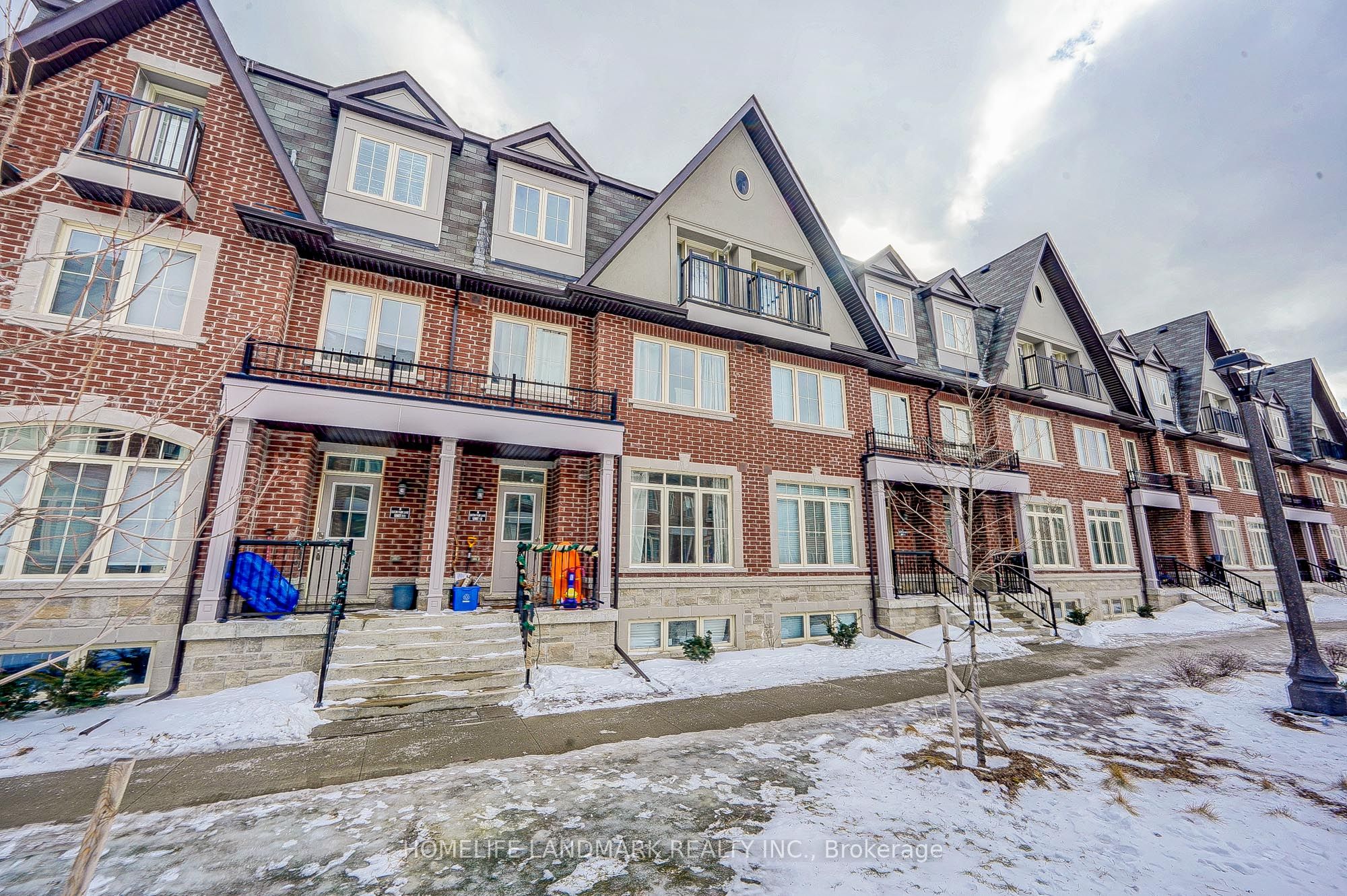 8 Eaton Park Lane 12, Toronto, ON M1W 0A5