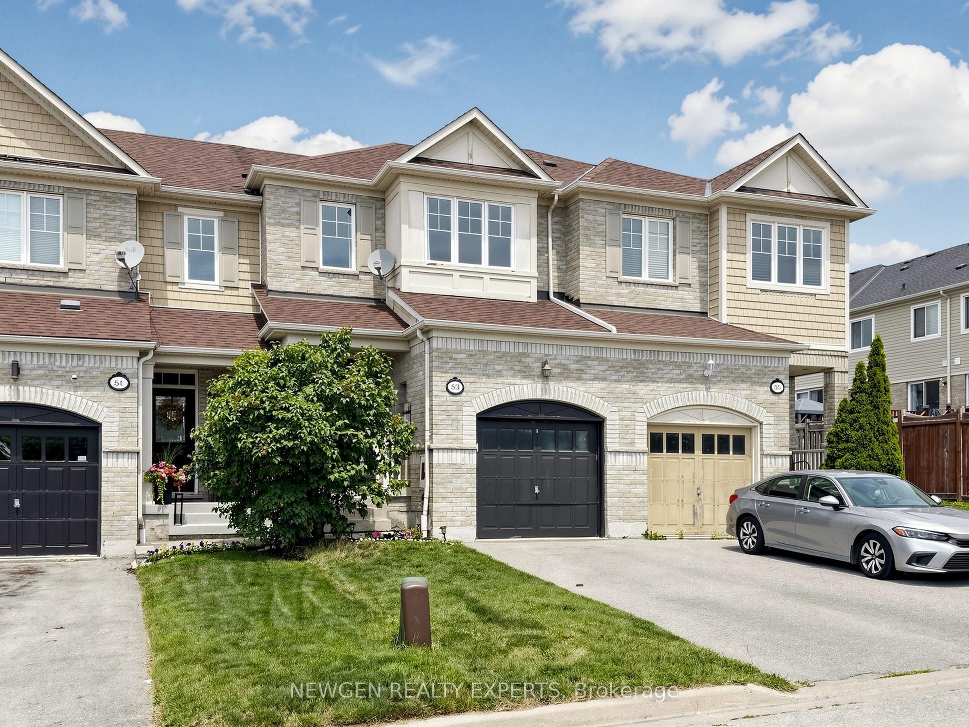 53 Silverwood Circle, Ajax, ON L1Z 0A3 photo 2