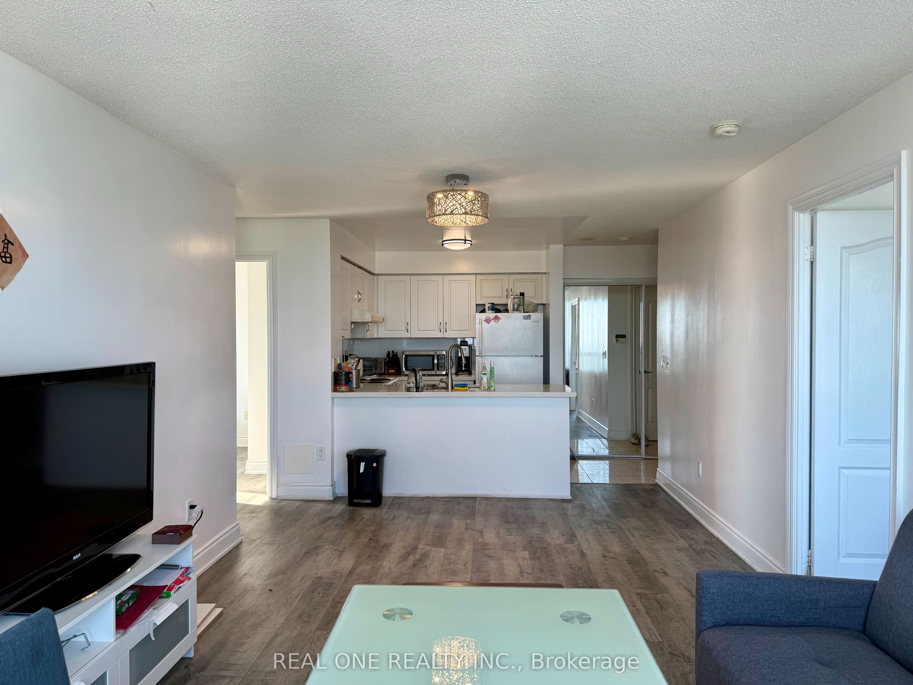 60 Brian Harrison Way 1802, Toronto, ON M1P 5J5 photo 5