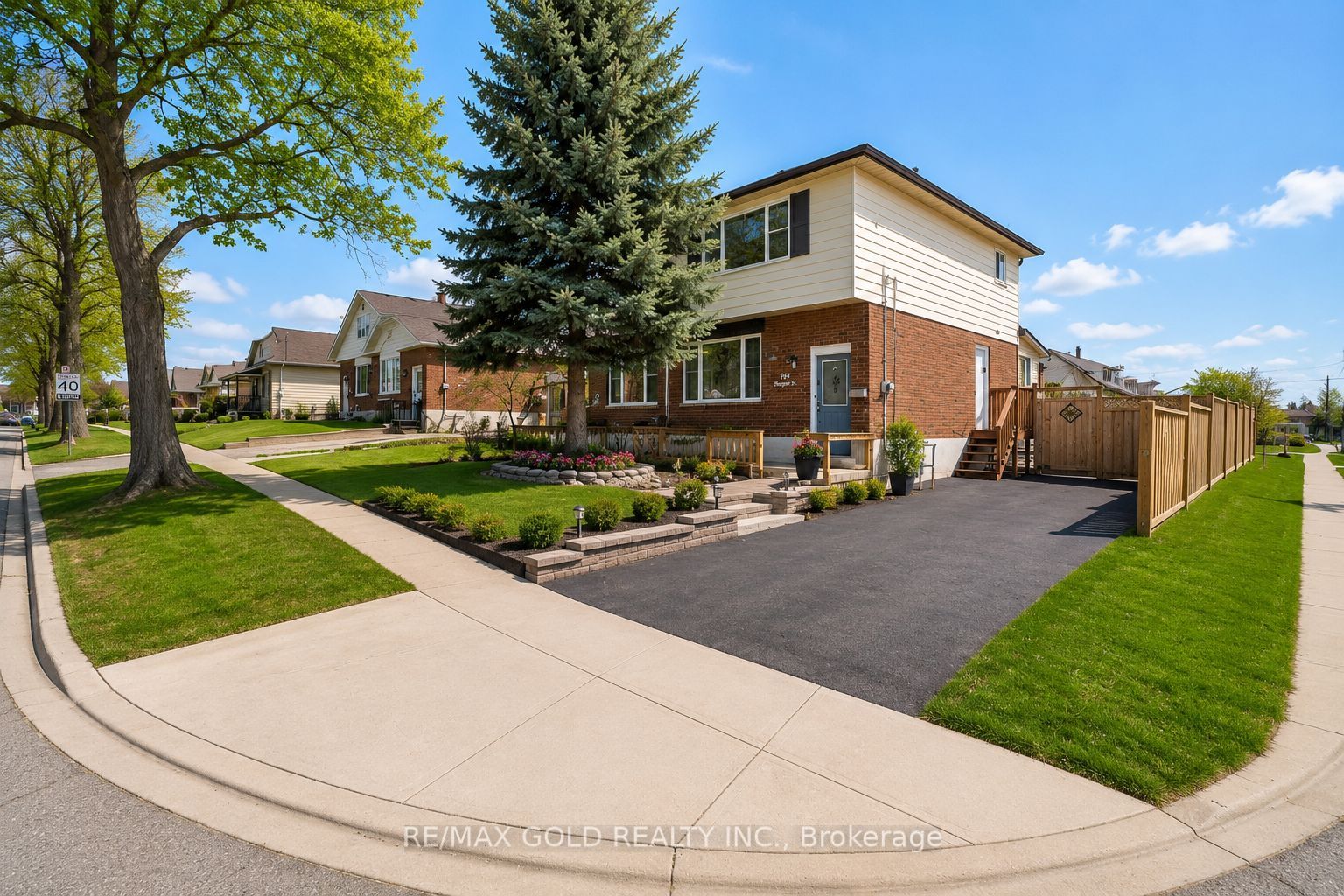 784 Douglas Street, Oshawa, ON L1H 5C9 photo 2