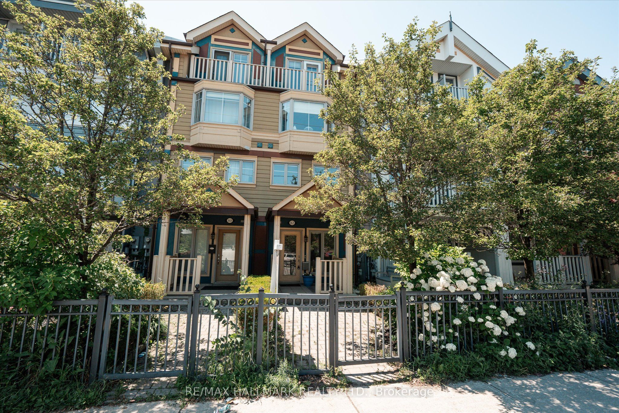 82 Woodbine Avenue, Toronto, ON M4L 2A2 photo 4
