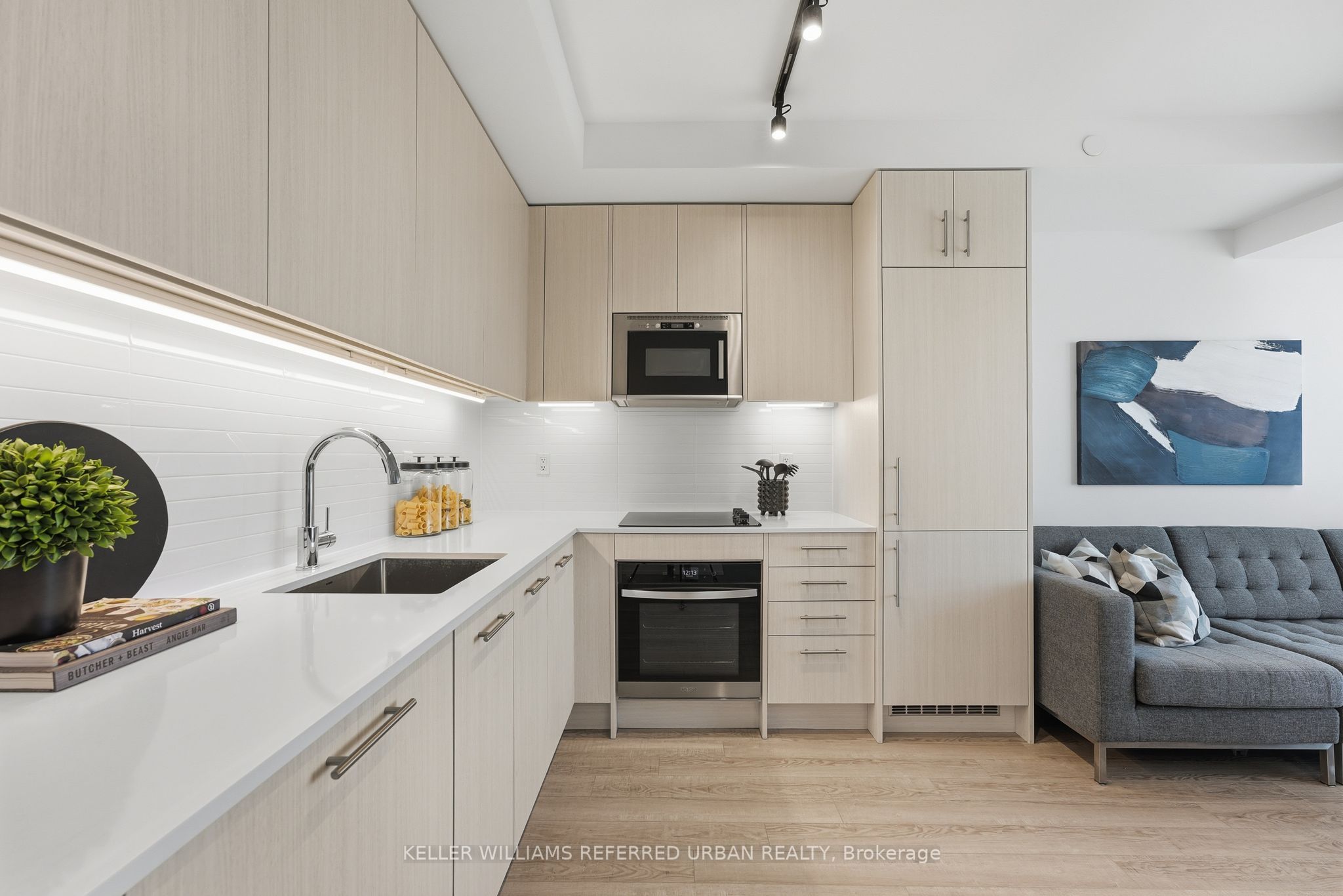 286 Main Street 1702, Toronto, ON M4C 4X4 photo 5