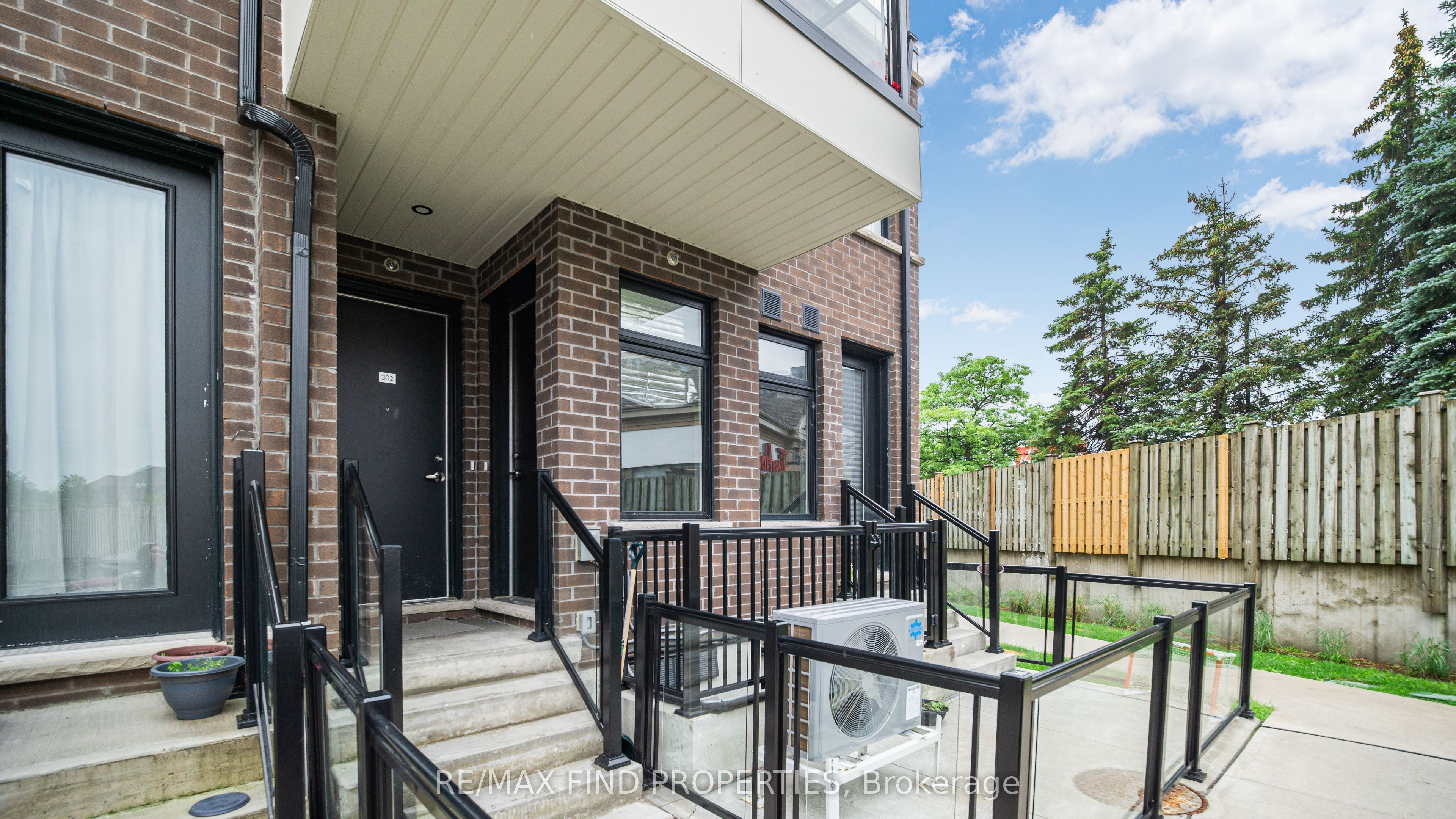 755 Omega Drive 301, Pickering, ON L1V 0H1 photo 2
