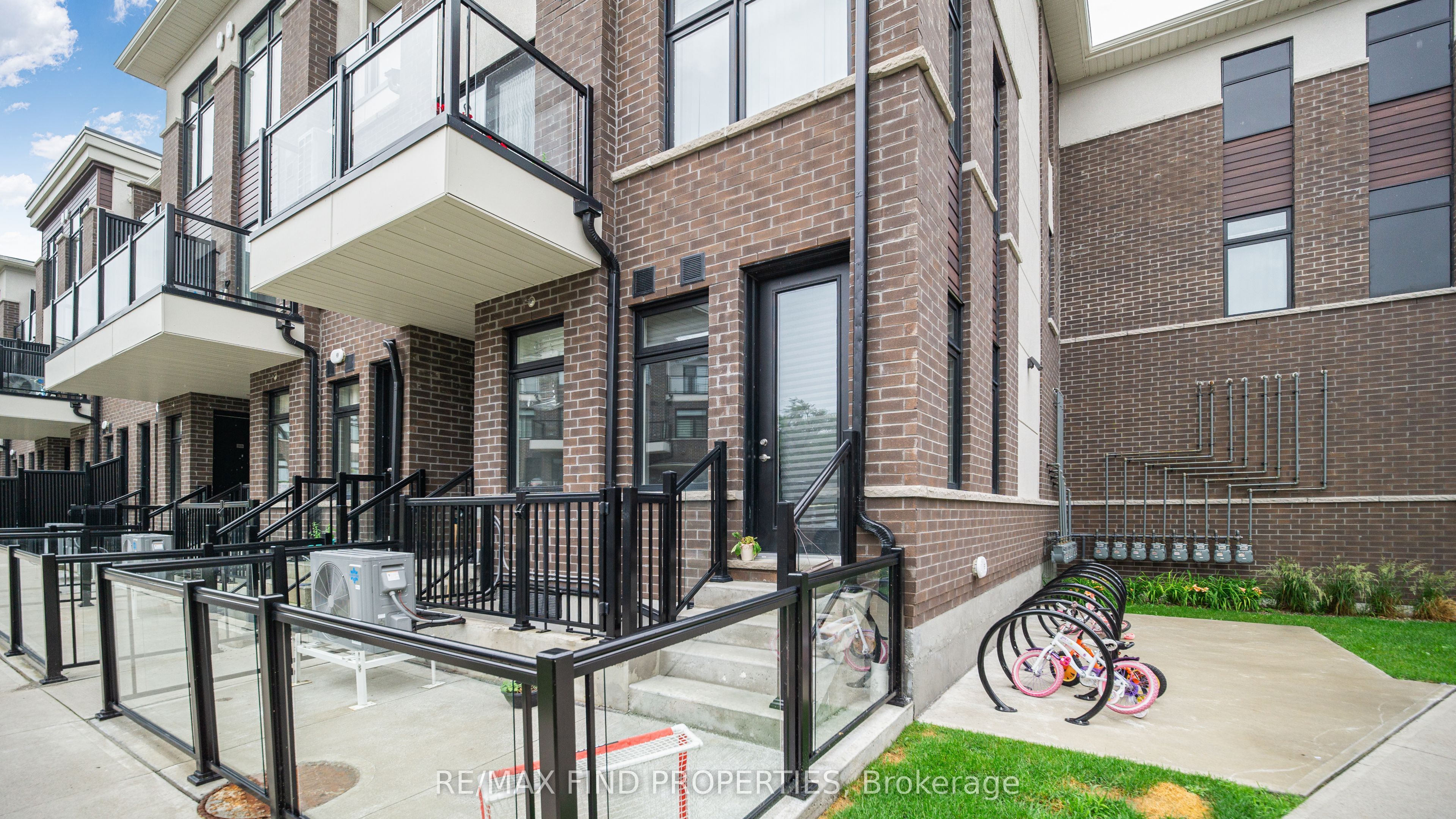 755 Omega Drive 301, Pickering, ON L1V 0H1 photo 3