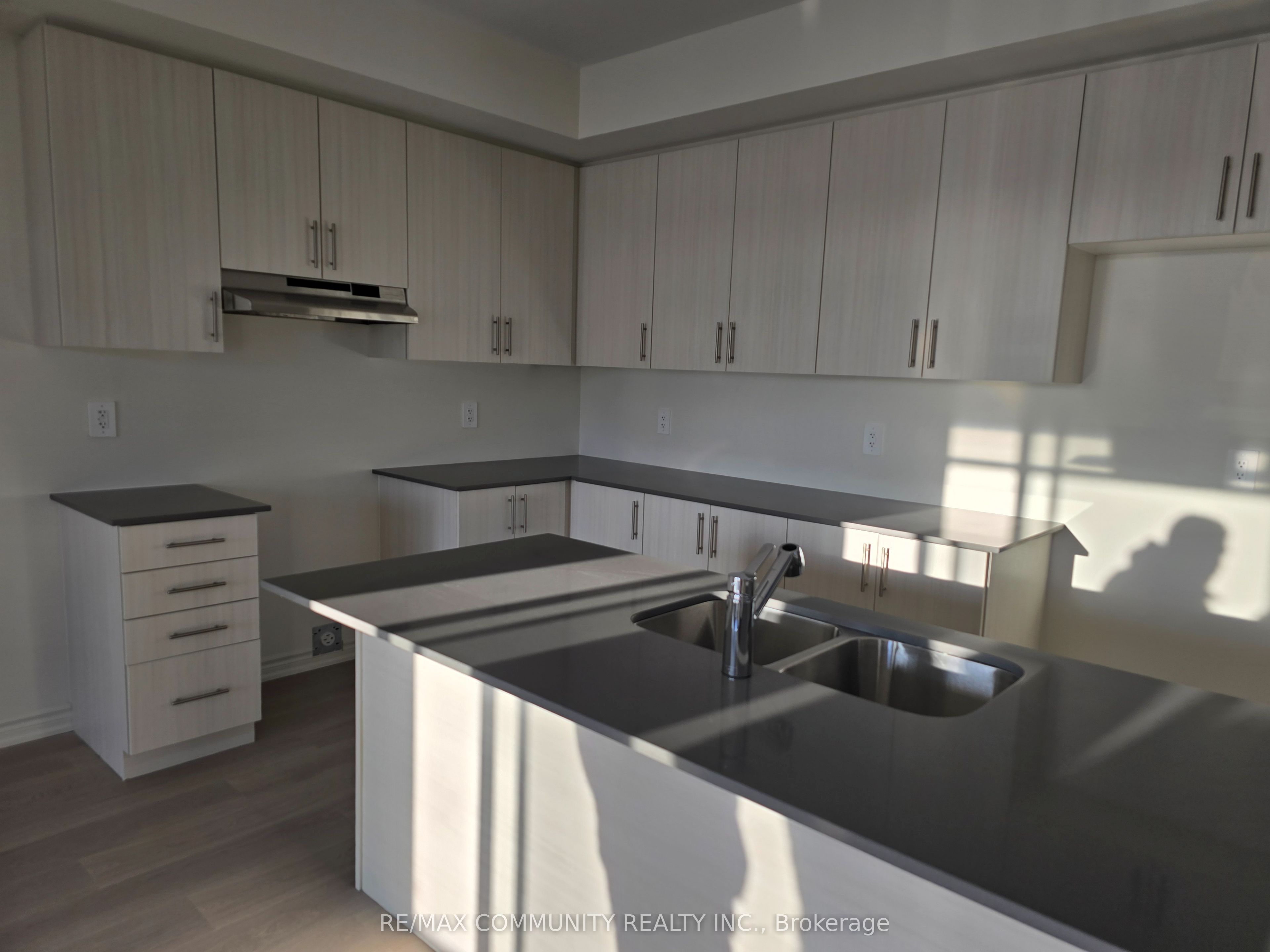 79 Rackham Lane, Clarington, ON L1E 0M3 photo 2