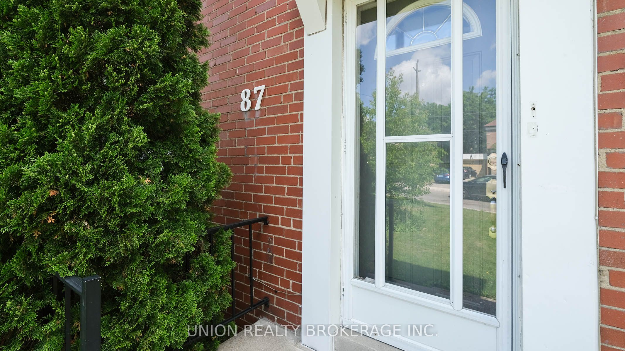 87 Midland Avenue, Toronto, ON M1N 3Z8 photo 2